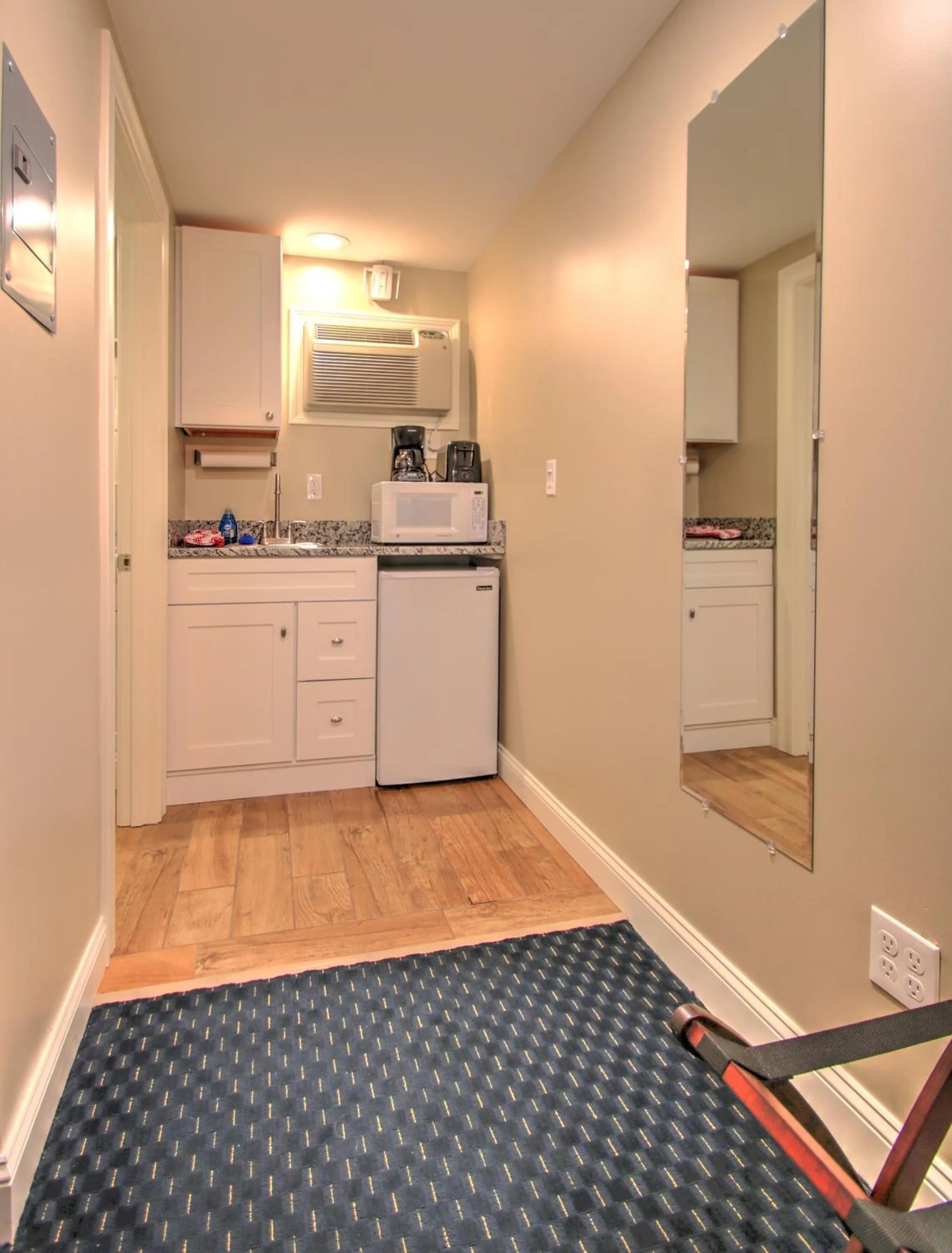 Kitchen or kitchenette in Studio East Motel