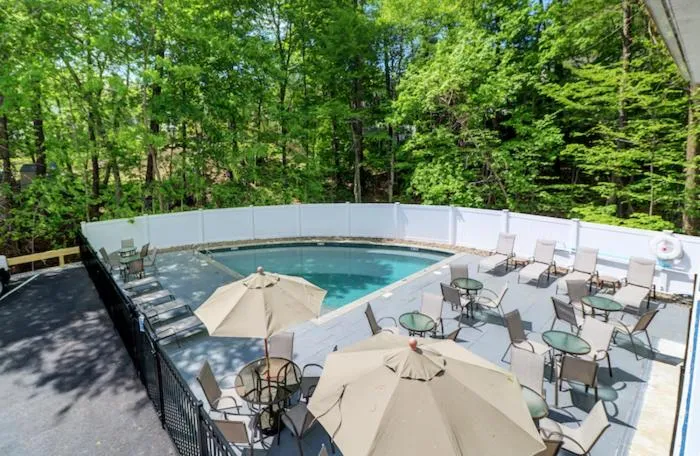 Swimming pool in Studio East Motel