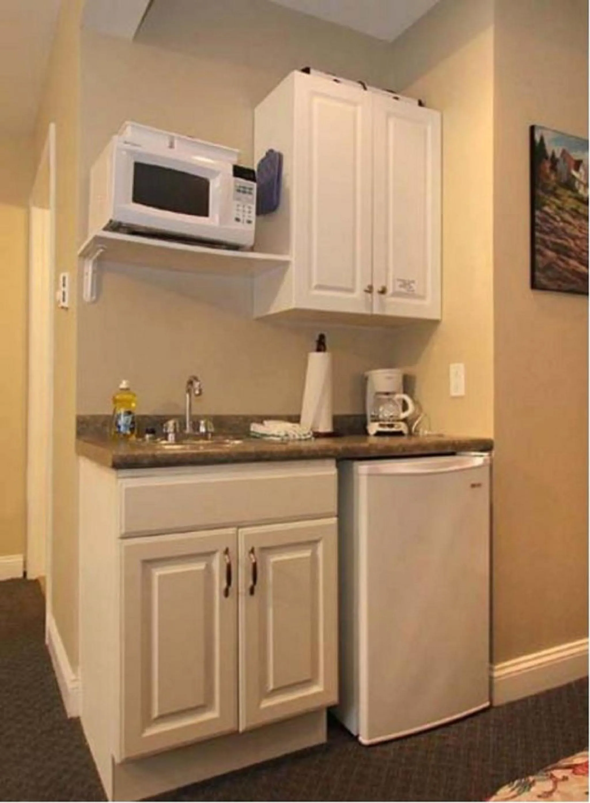 Kitchen or kitchenette in Studio East Motel