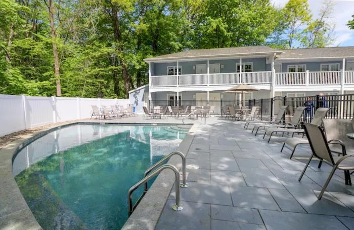 Swimming pool in Studio East Motel