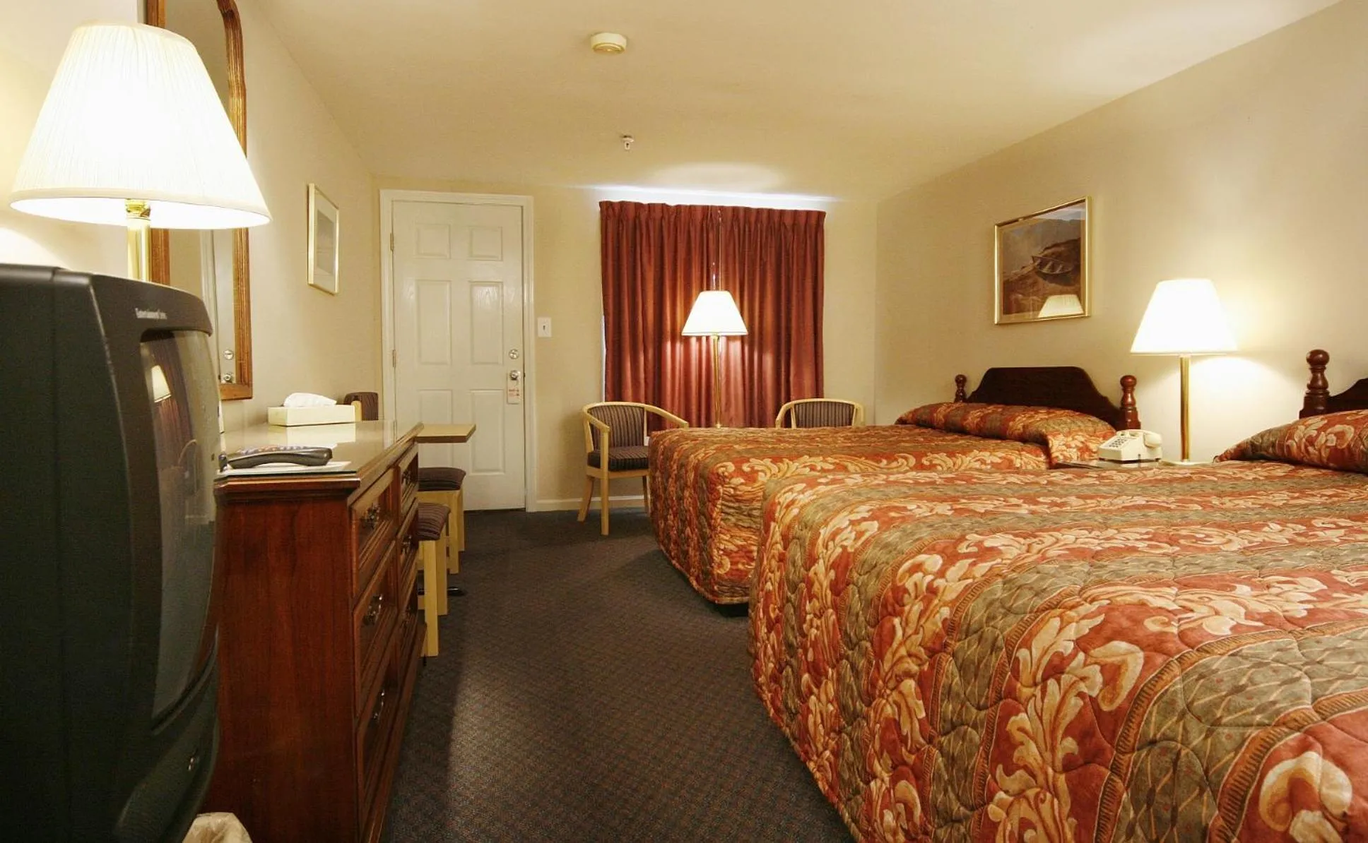 Photo of the whole room, Bed in Studio East Motel