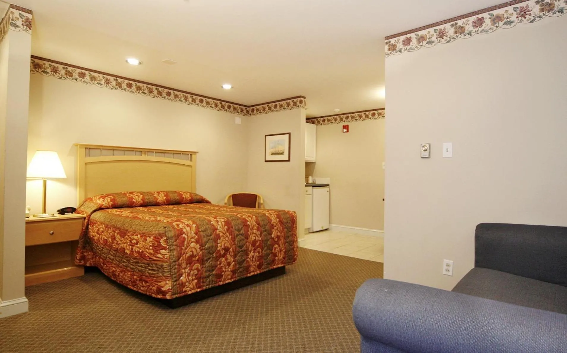 Photo of the whole room, Bed in Studio East Motel