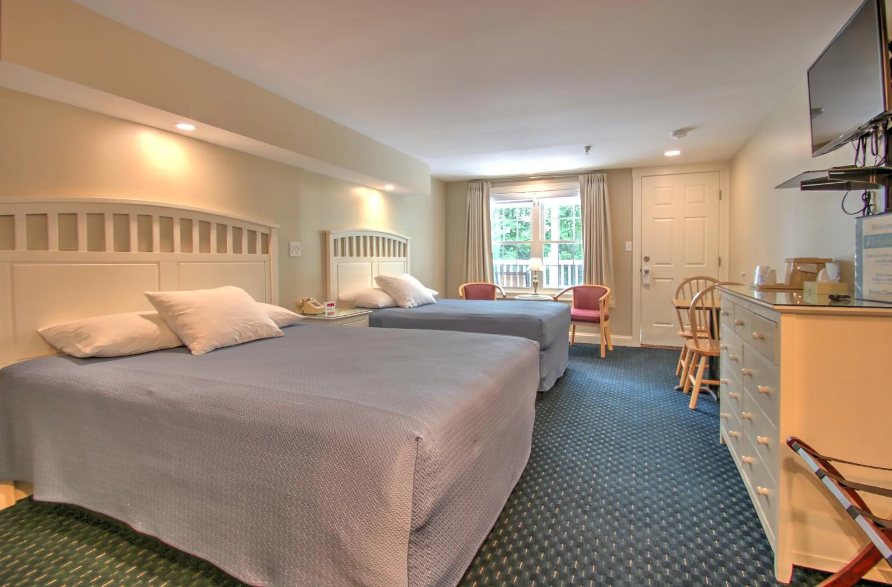 Photo of the whole room, Bed in Studio East Motel