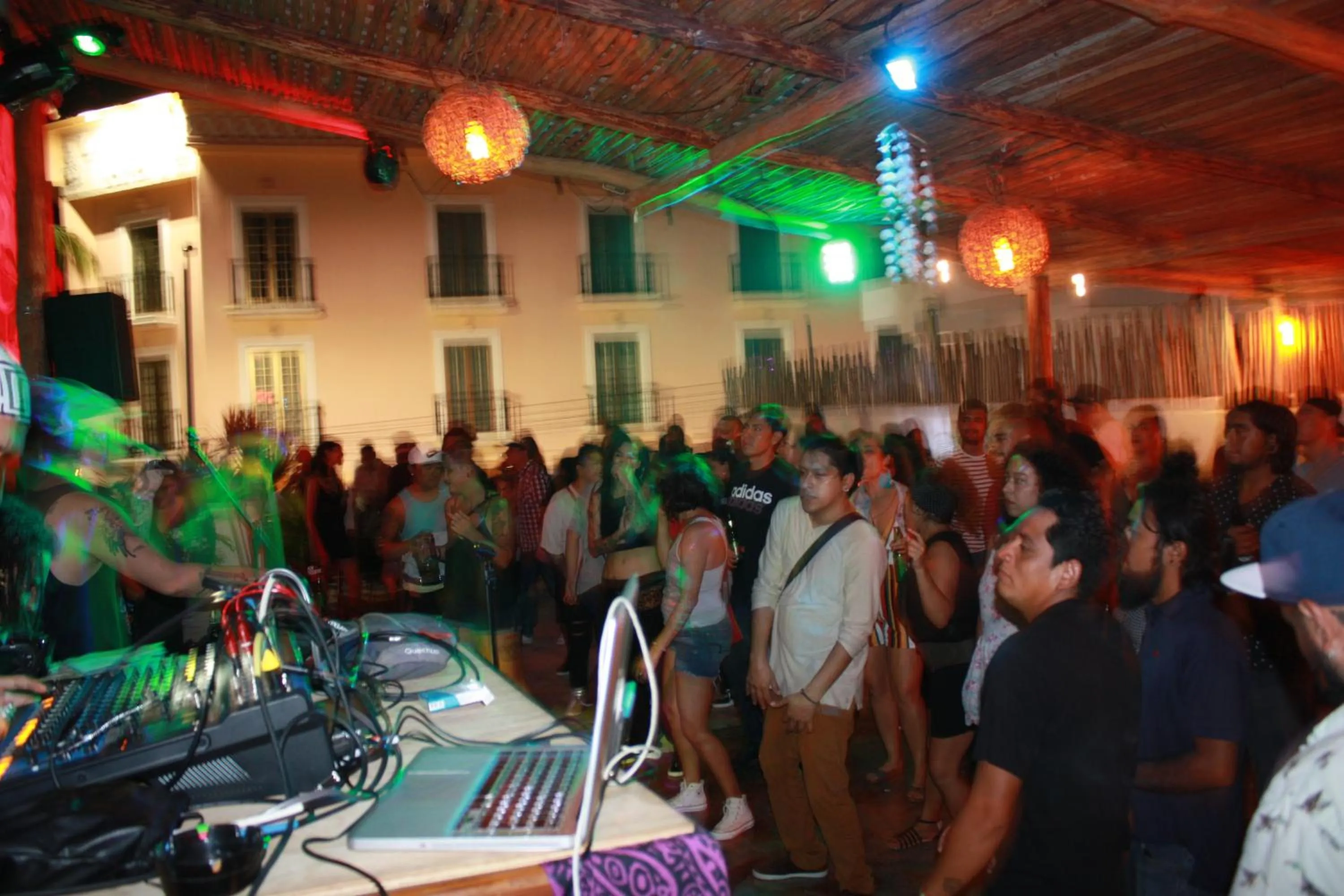 Nightclub / DJ in Wabi Hostel