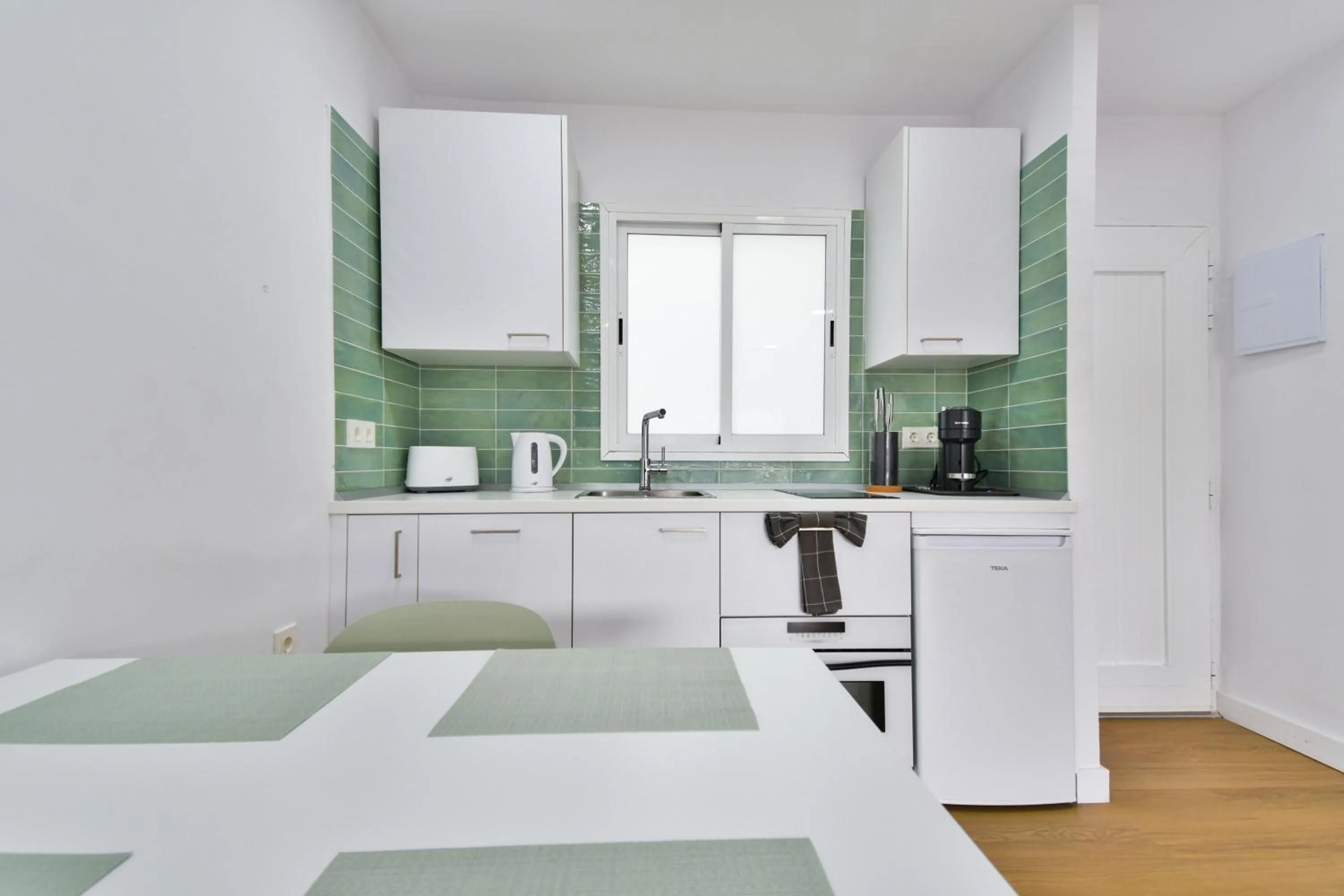 Kitchen or kitchenette, Bed in Palm Suites