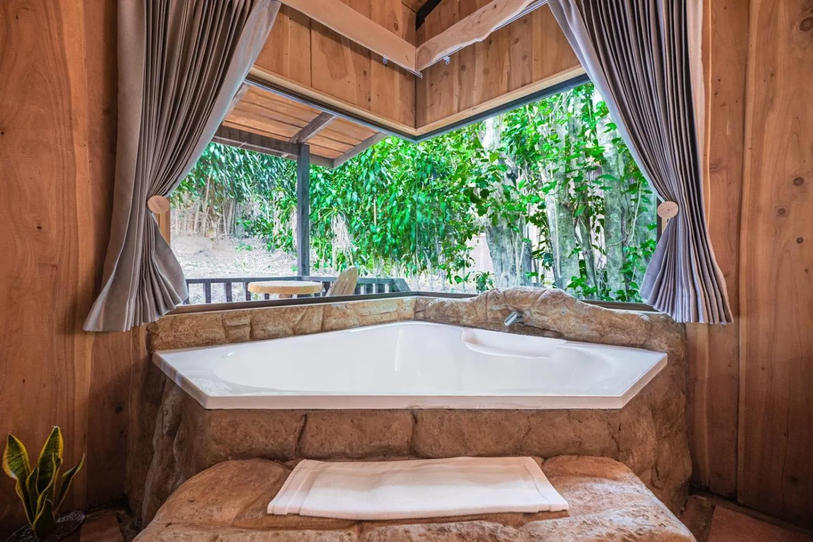 Bath in Hotel & Spa Escondite de la Montaña