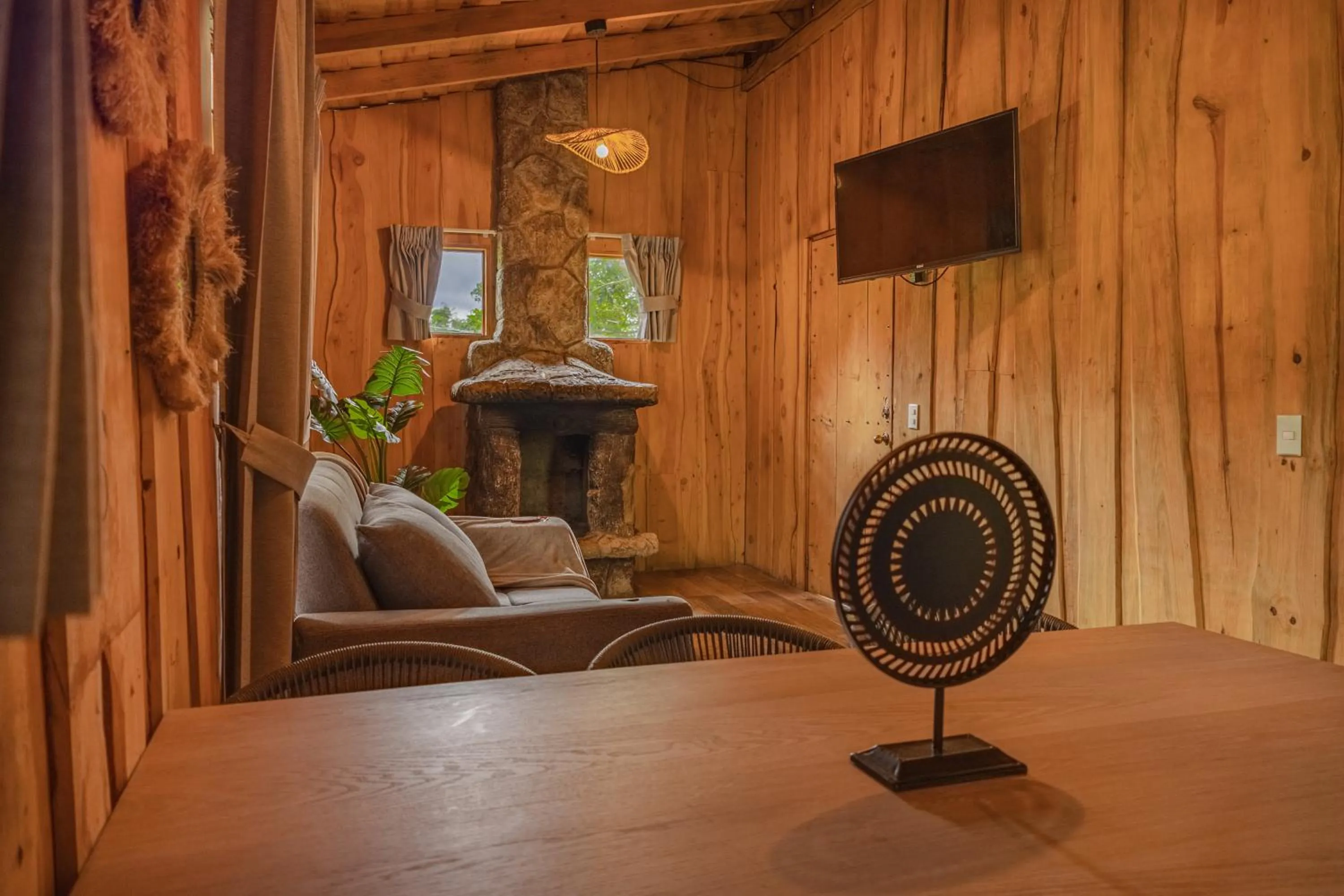 Communal lounge/ TV room in Hotel & Spa Escondite de la Montaña