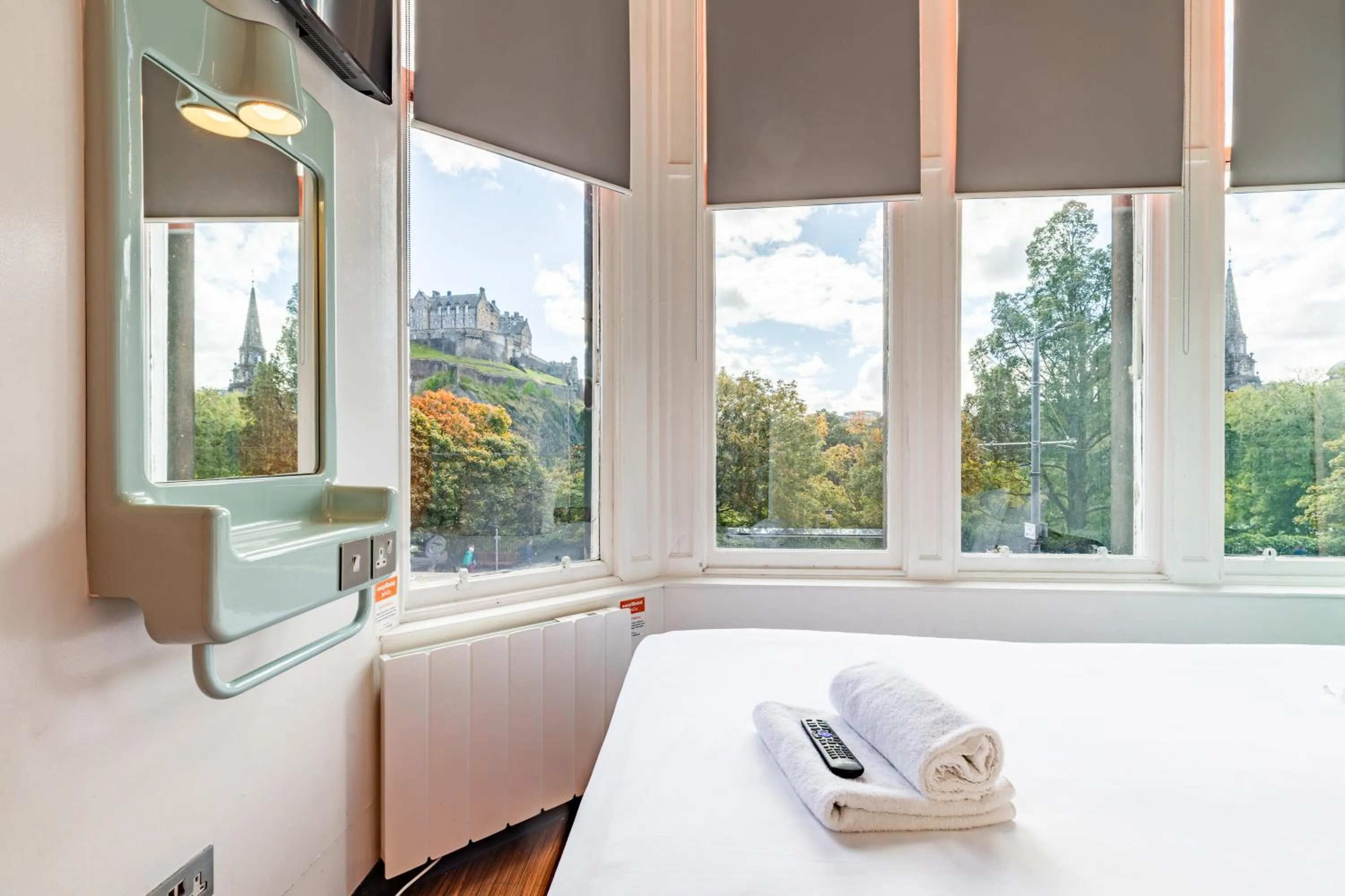 Property building, Bed in easyHotel Edinburgh
