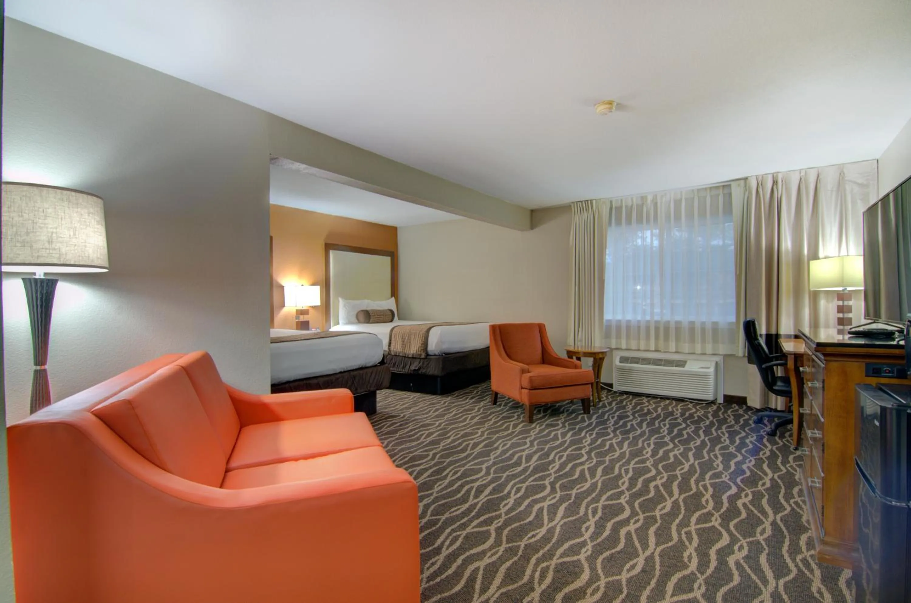 Bed in Westbridge Inn and Suites