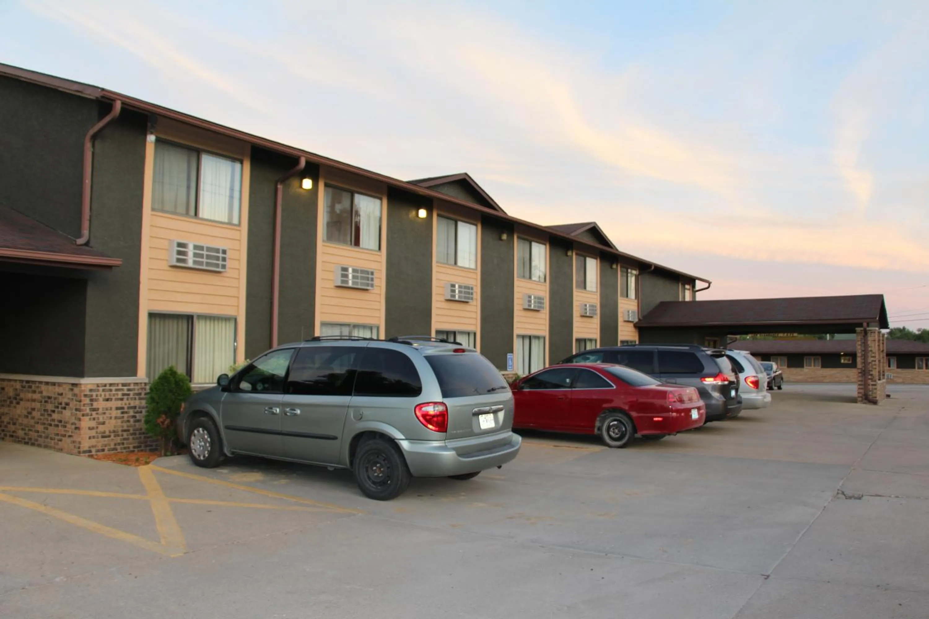 Westbridge Inn and Suites