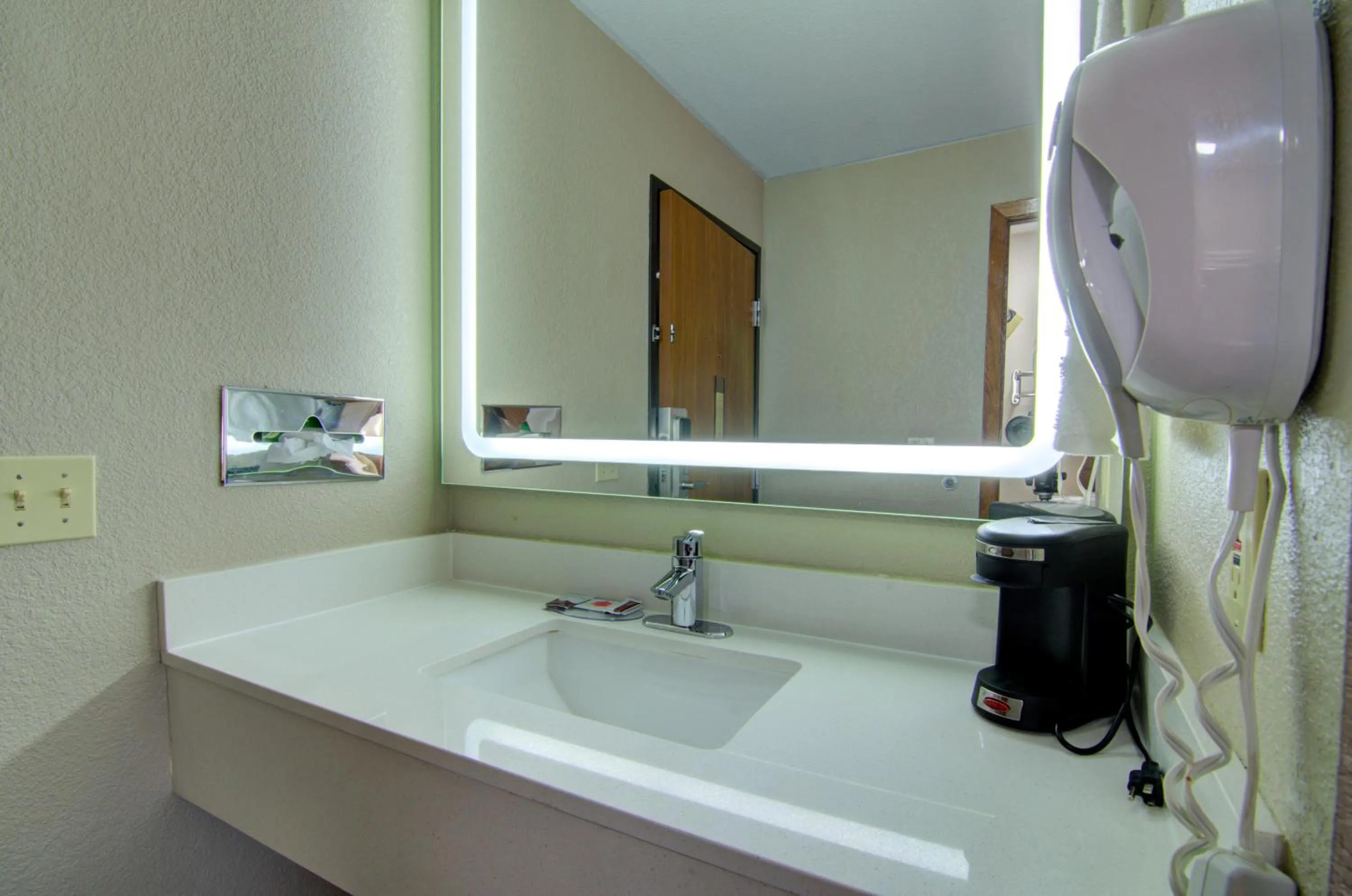 Westbridge Inn and Suites