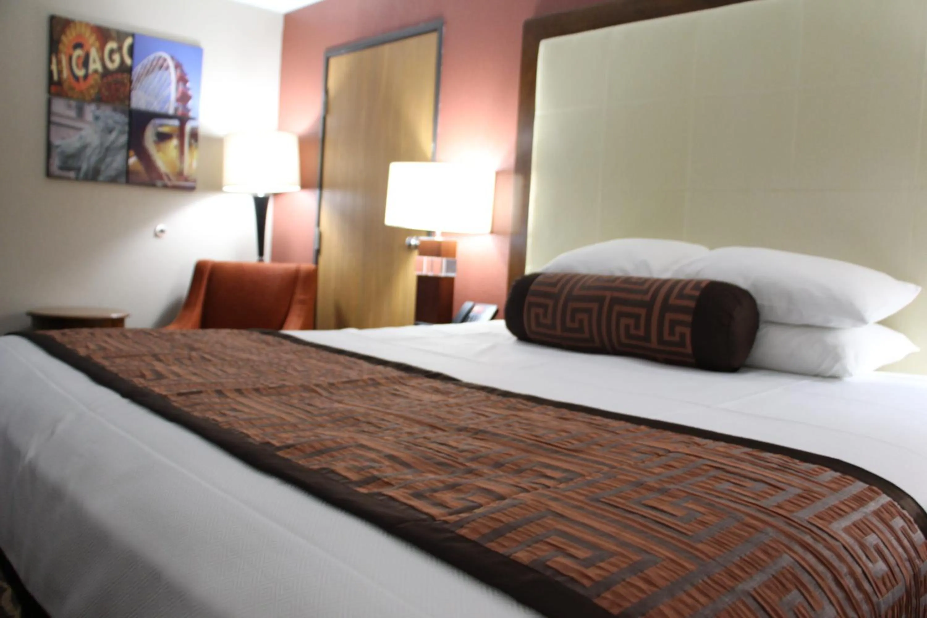 Bed in Westbridge Inn and Suites