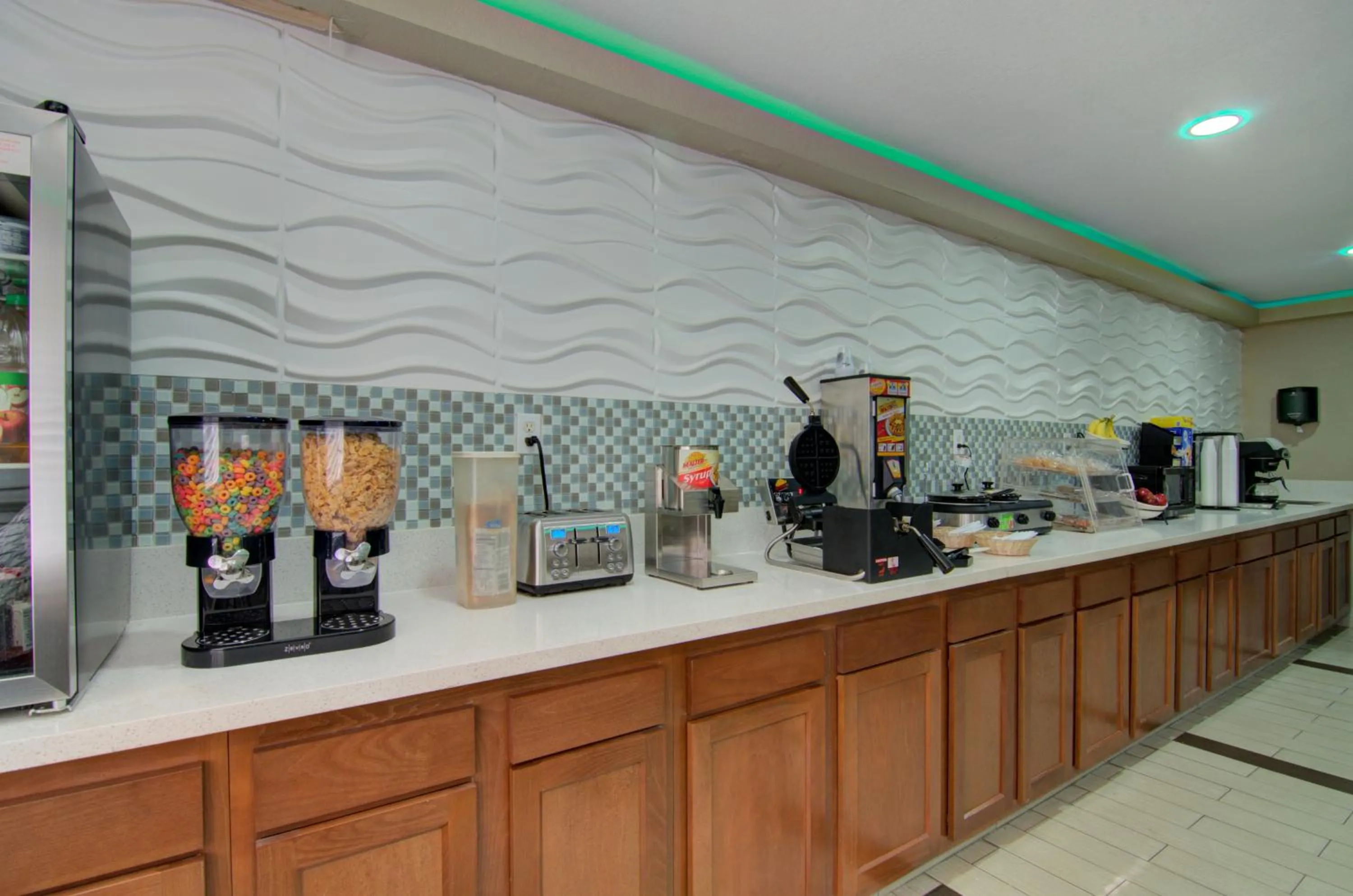 Breakfast in Westbridge Inn and Suites