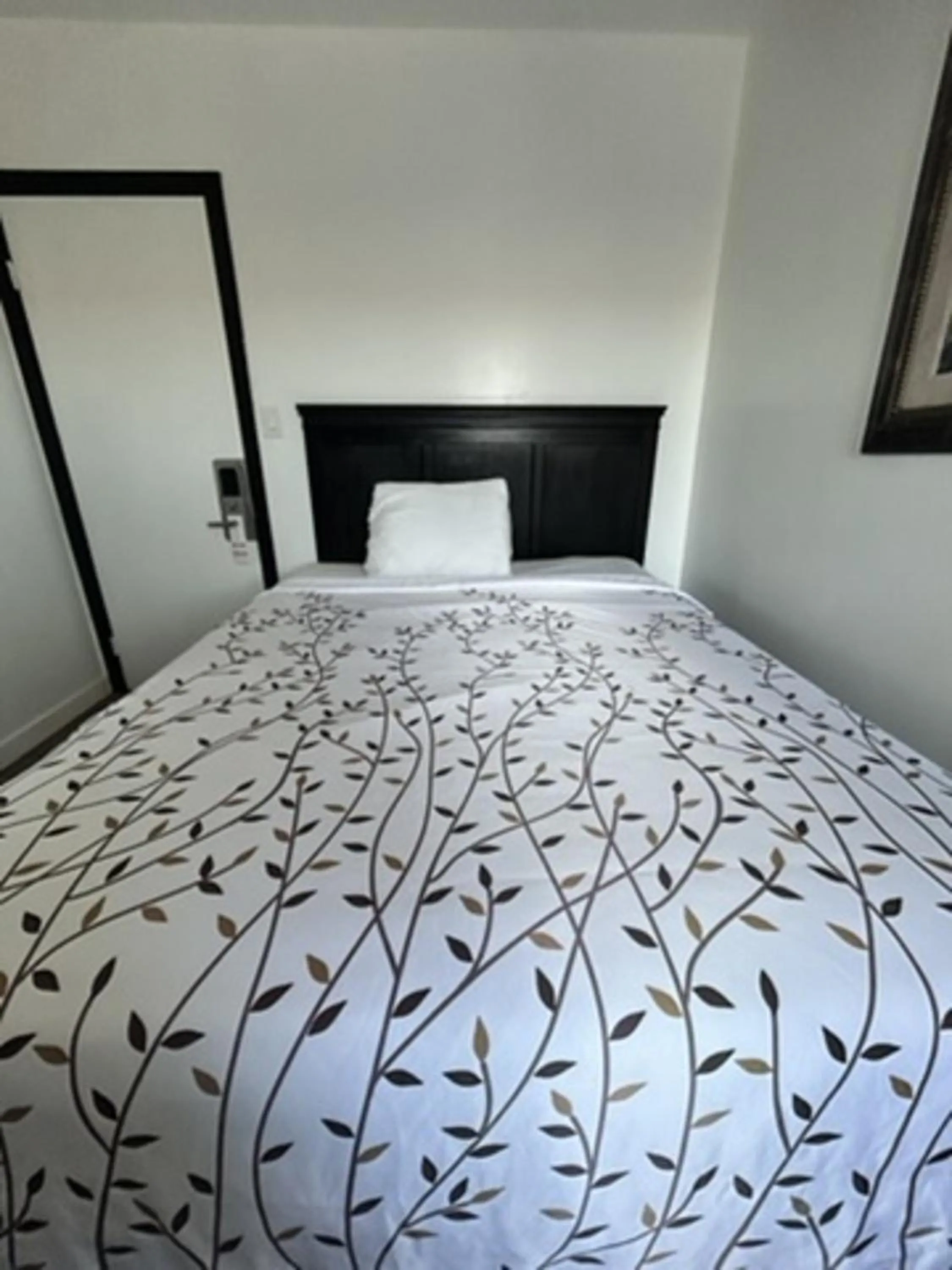 Bed in Encore Inn Inglewood