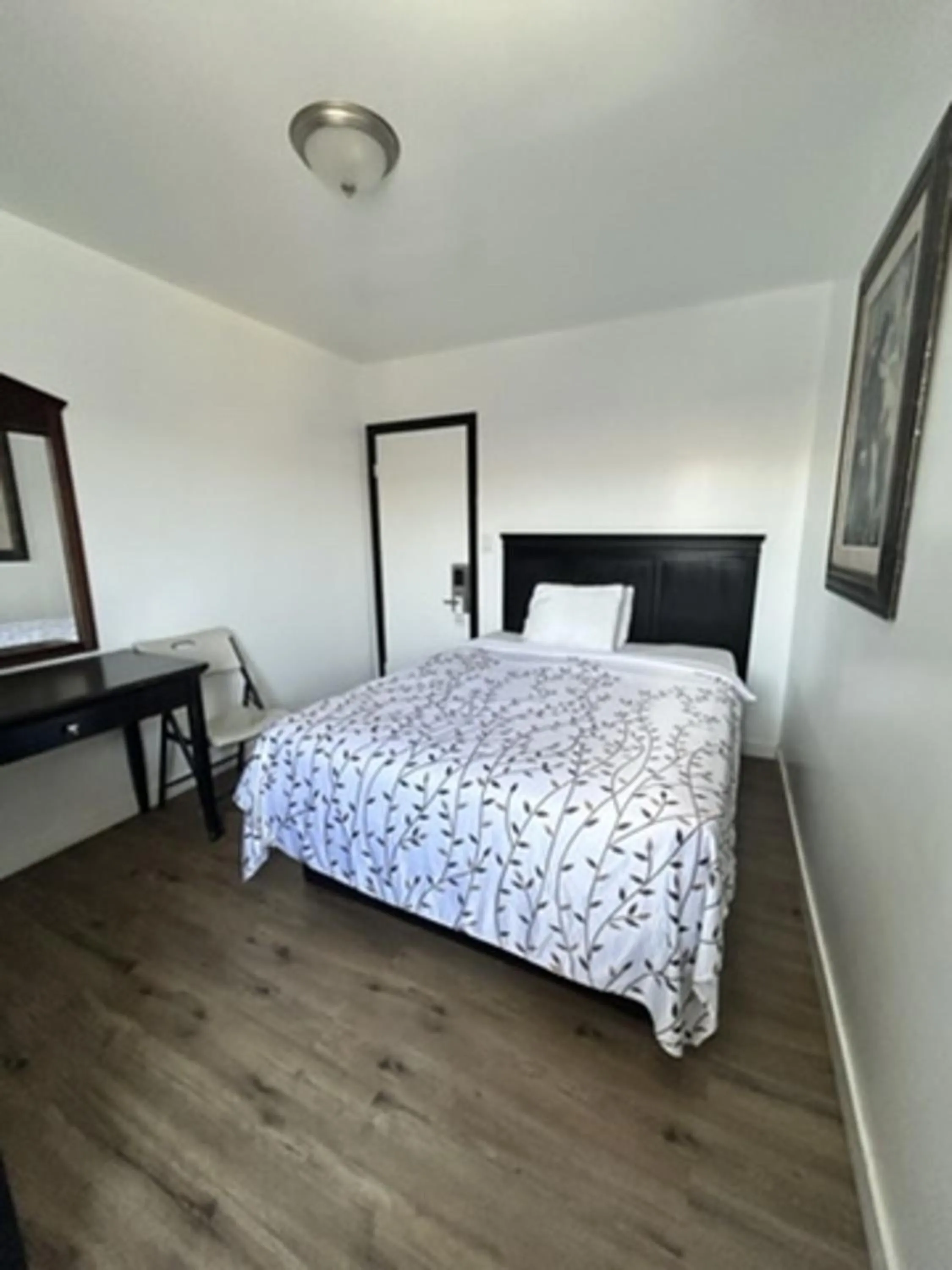 Bed in Encore Inn Inglewood