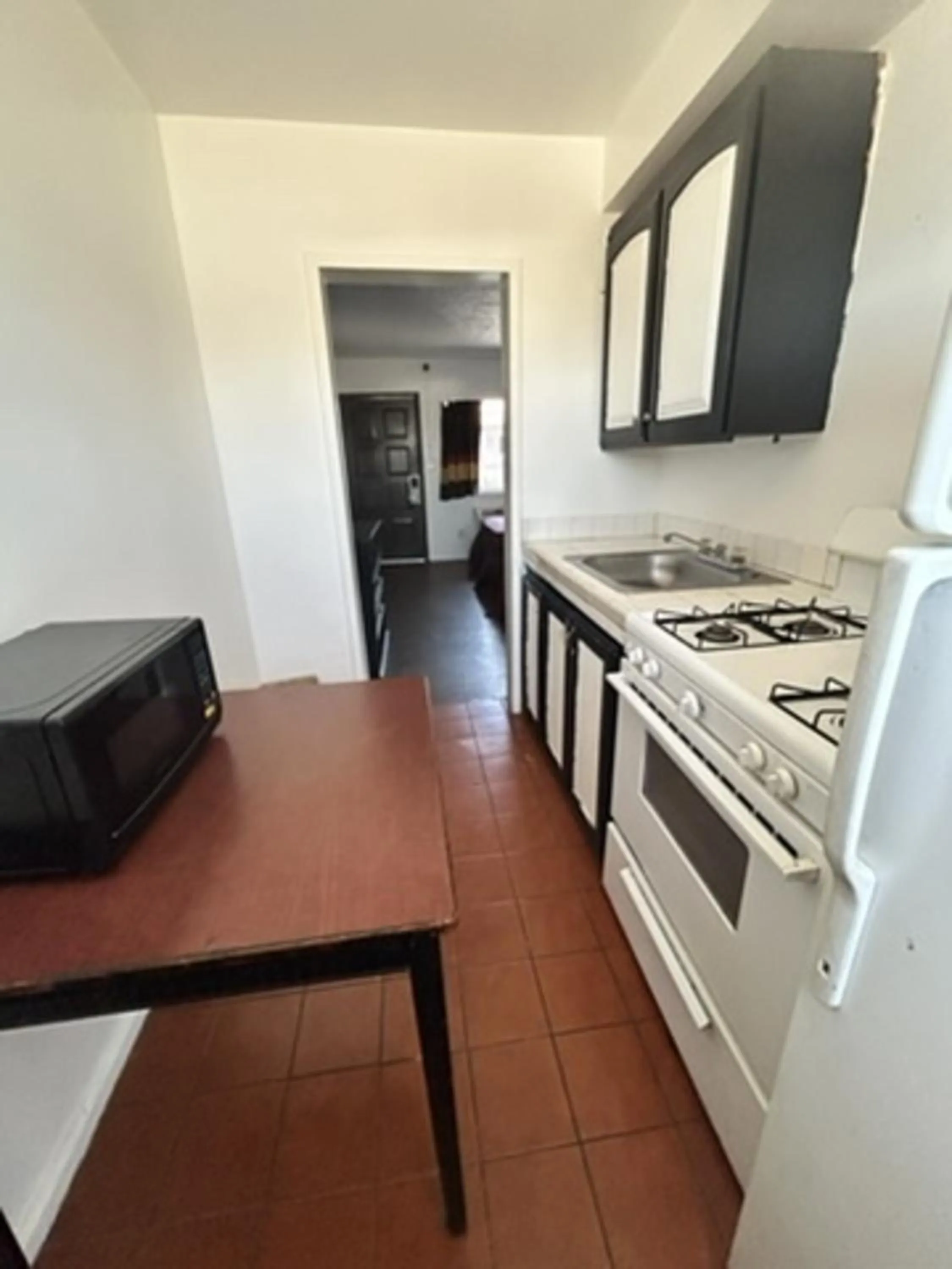 Kitchen or kitchenette in Encore Inn Inglewood