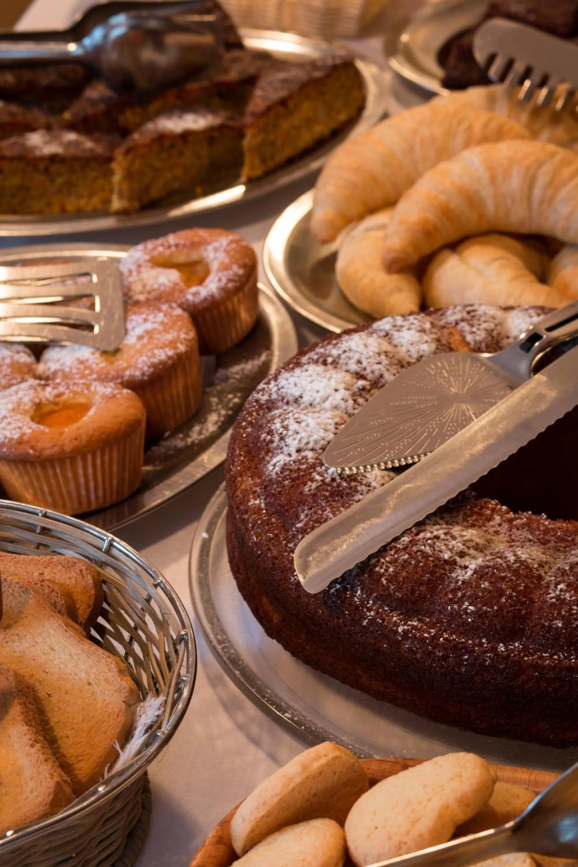 Buffet breakfast in Villa Alba