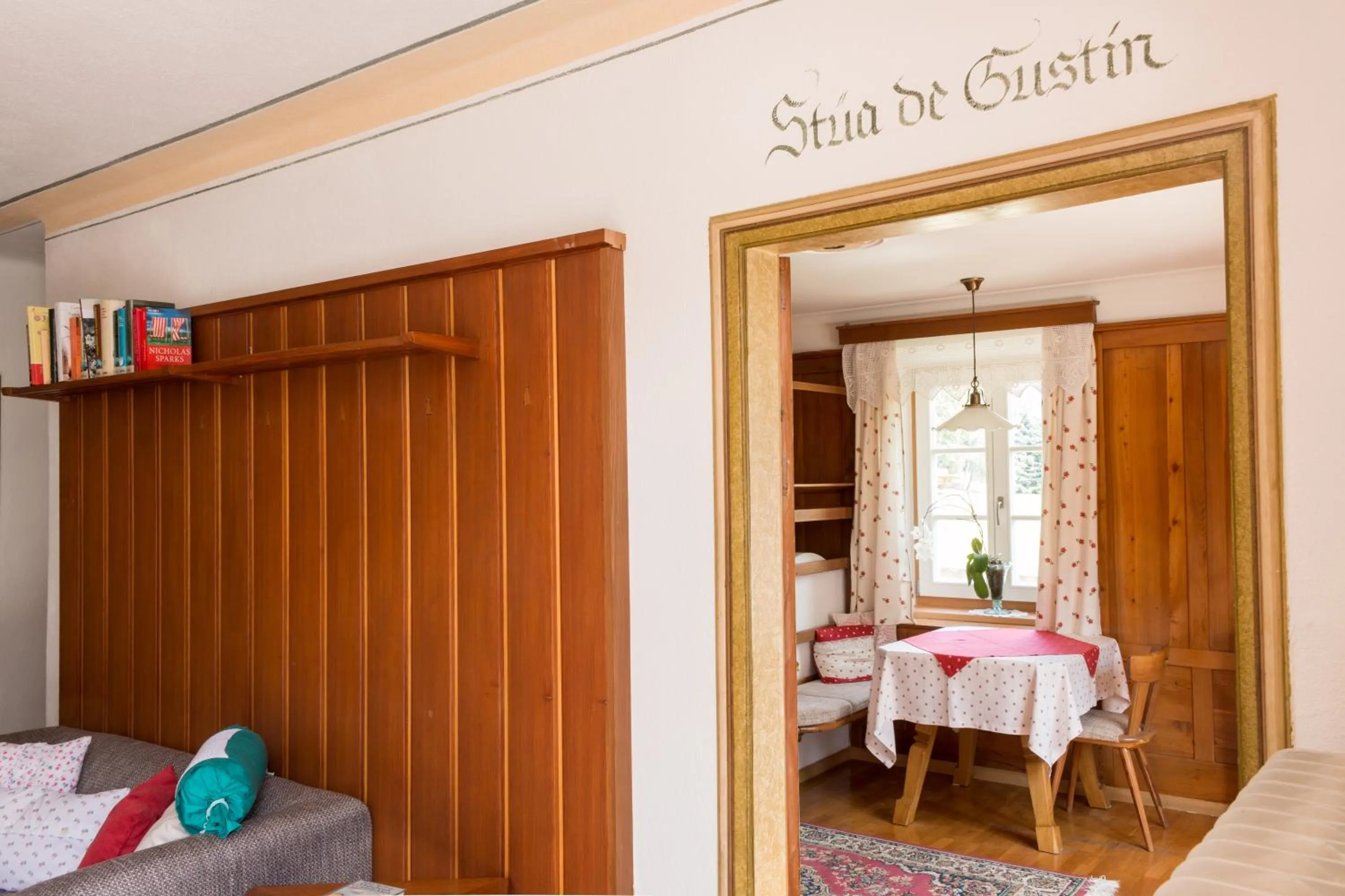 Living room, Bed in Villa Alba