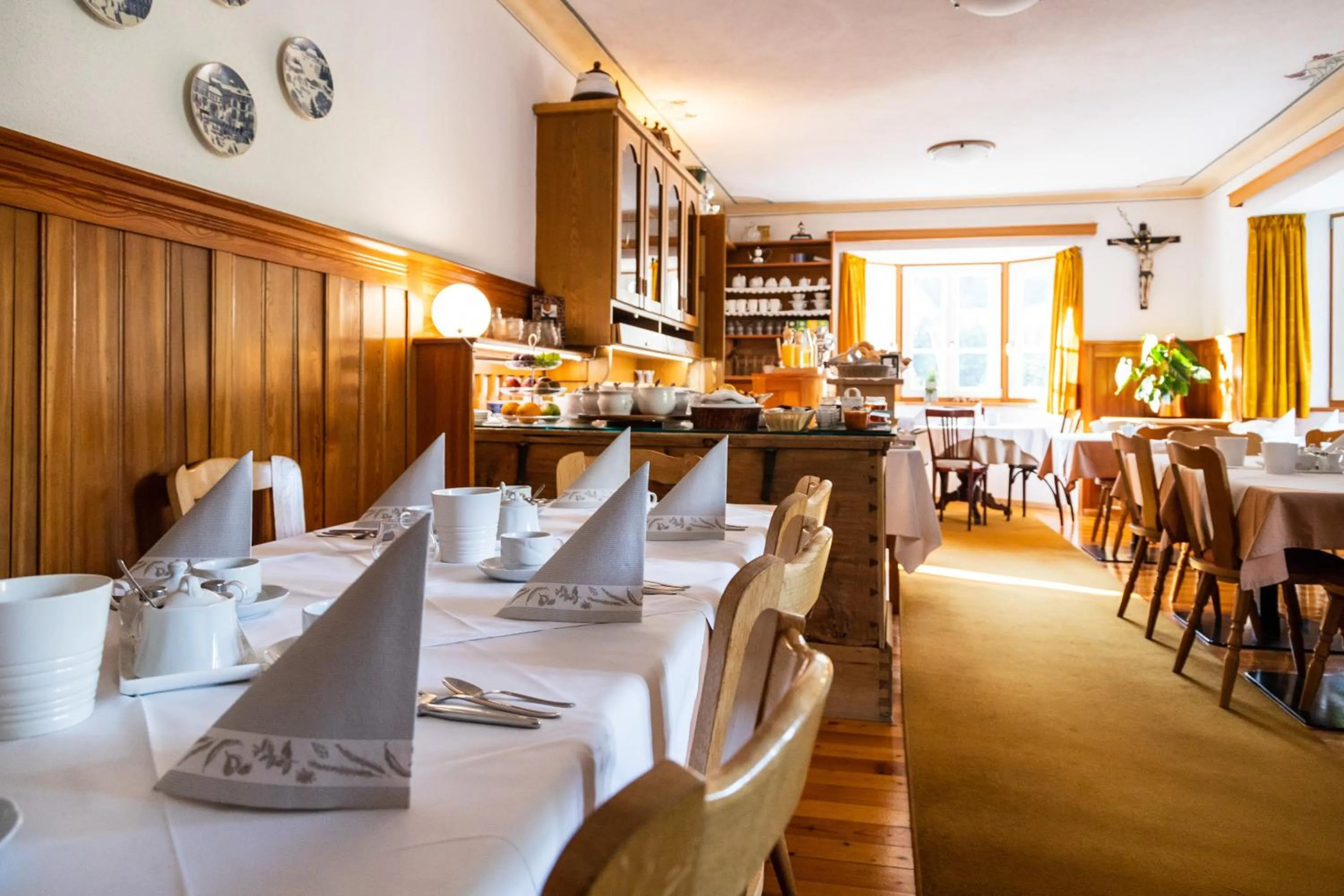 Restaurant/places to eat in Villa Alba