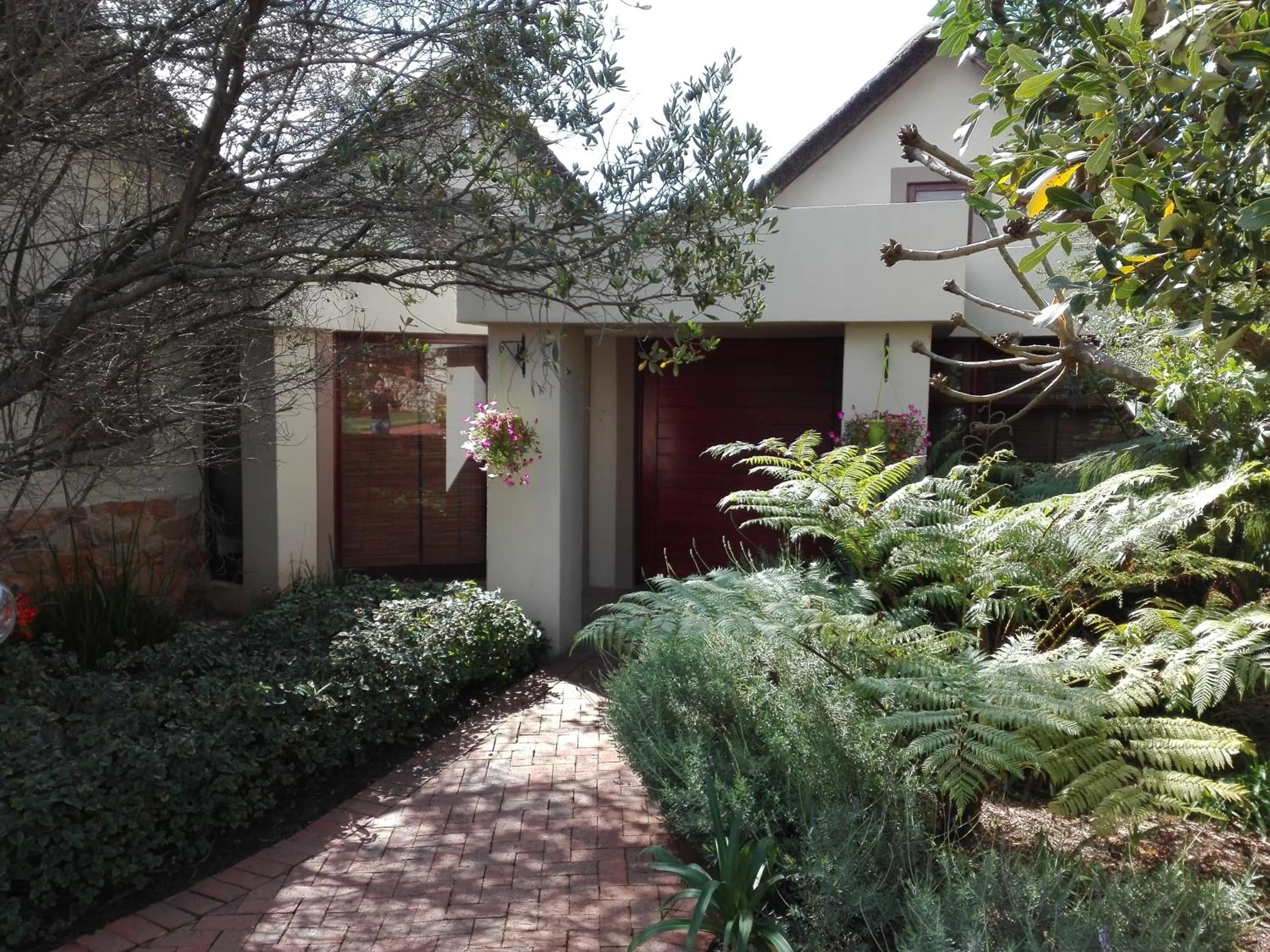 Facade/entrance in Paradise Cove