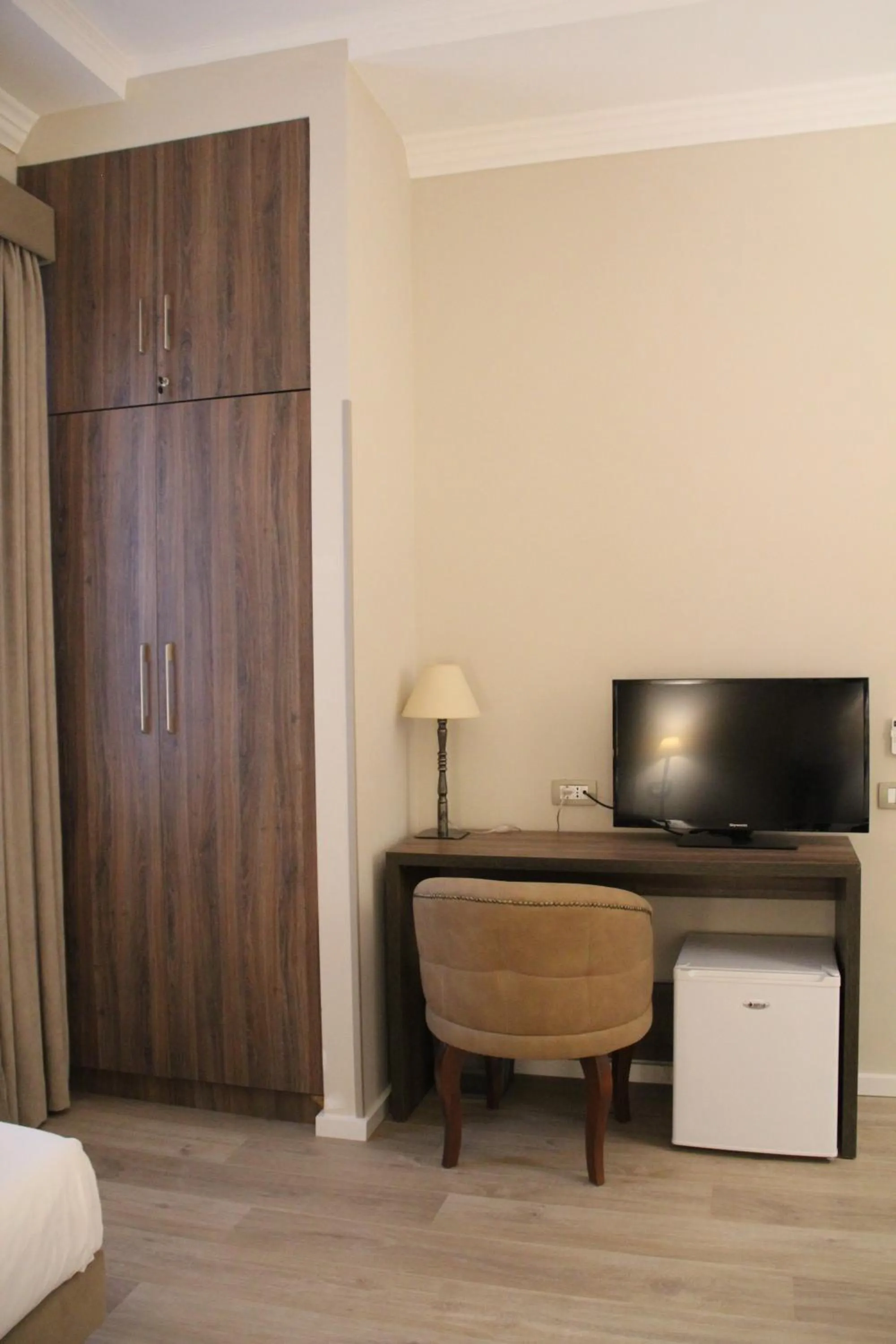 Bedroom, Bed in Hotel Hermes Tirana