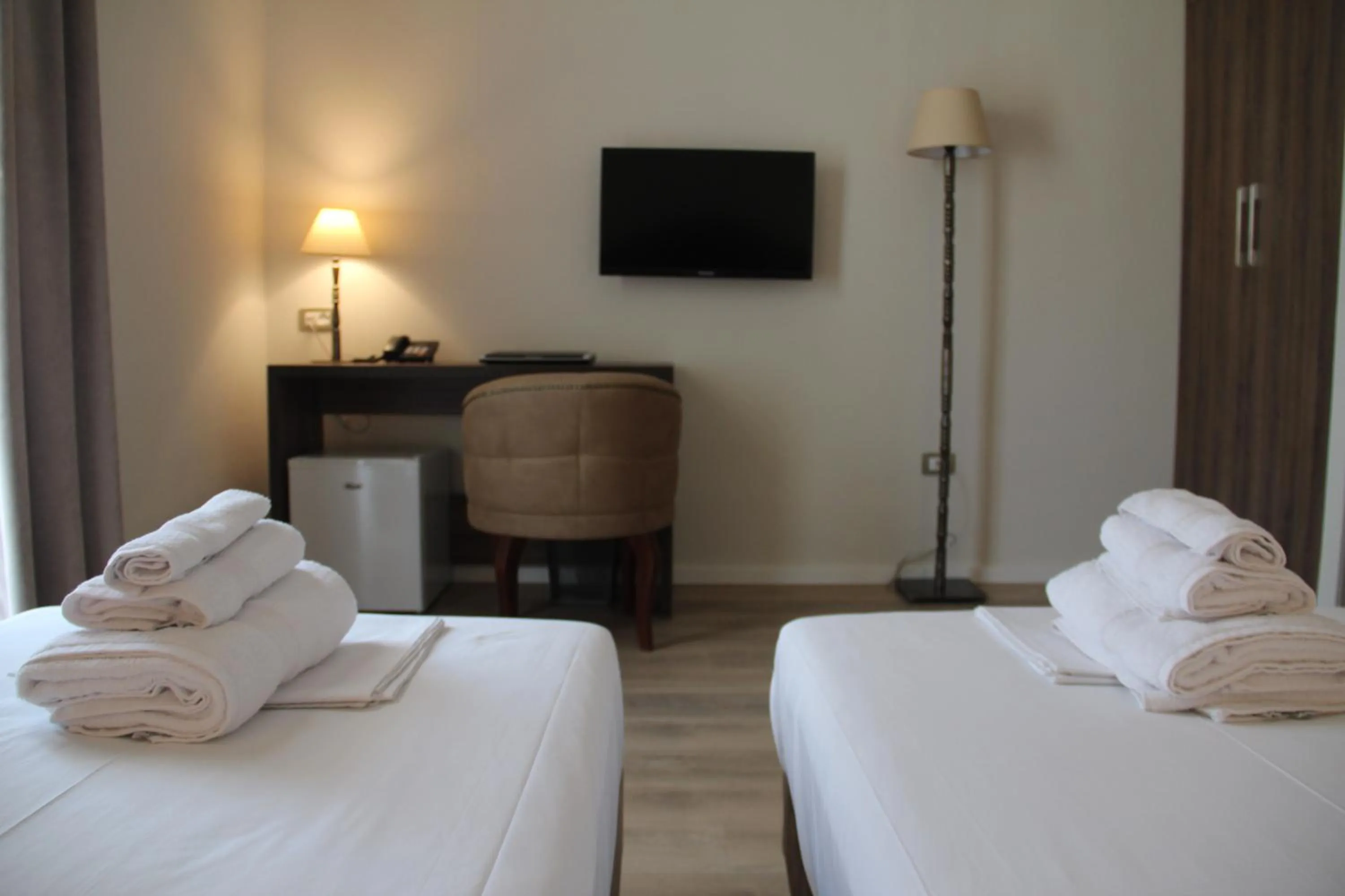 Bedroom, Bed in Hotel Hermes Tirana