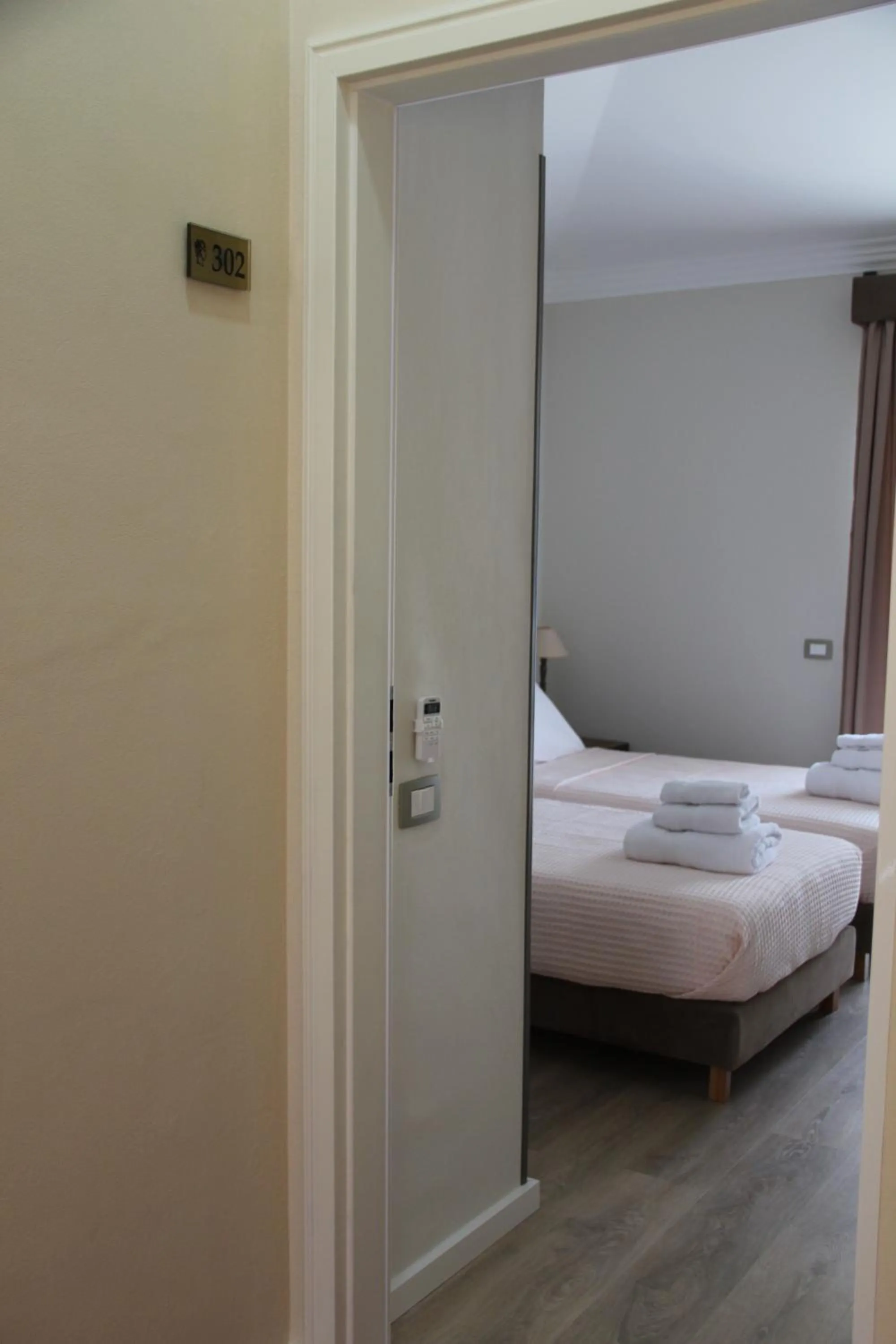 Bedroom, Bed in Hotel Hermes Tirana