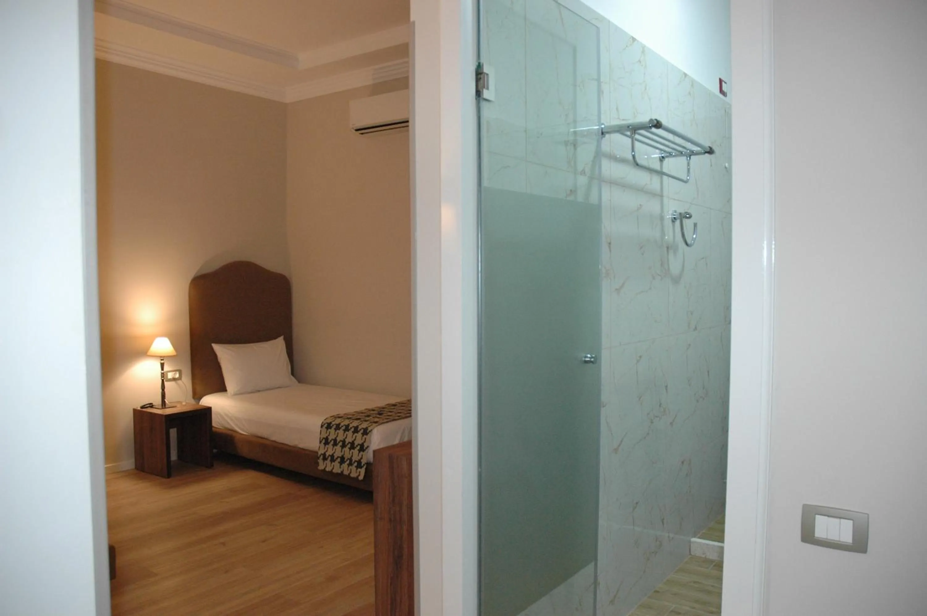 Bathroom, Bed in Hotel Hermes Tirana