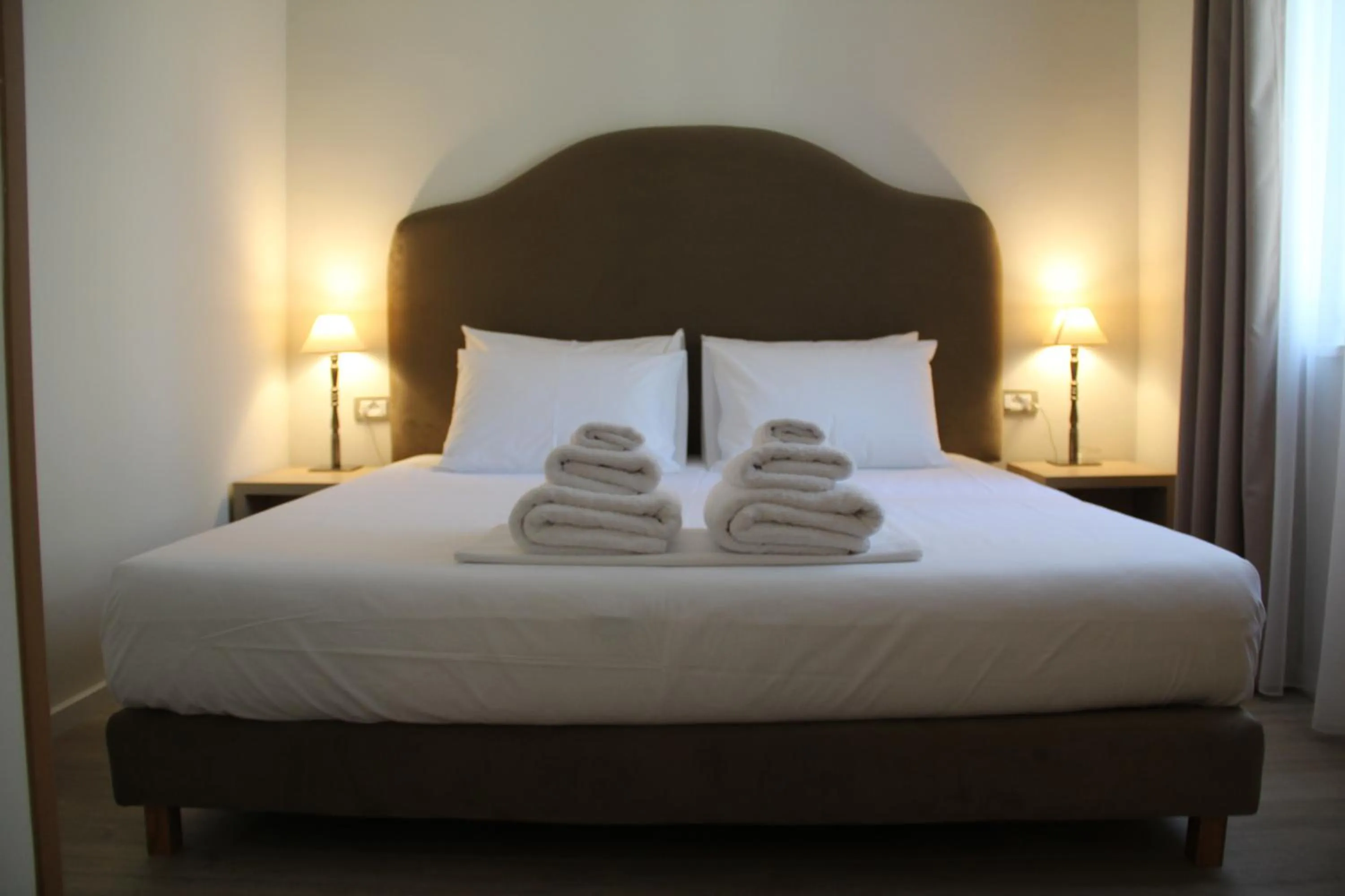 Bedroom, Bed in Hotel Hermes Tirana