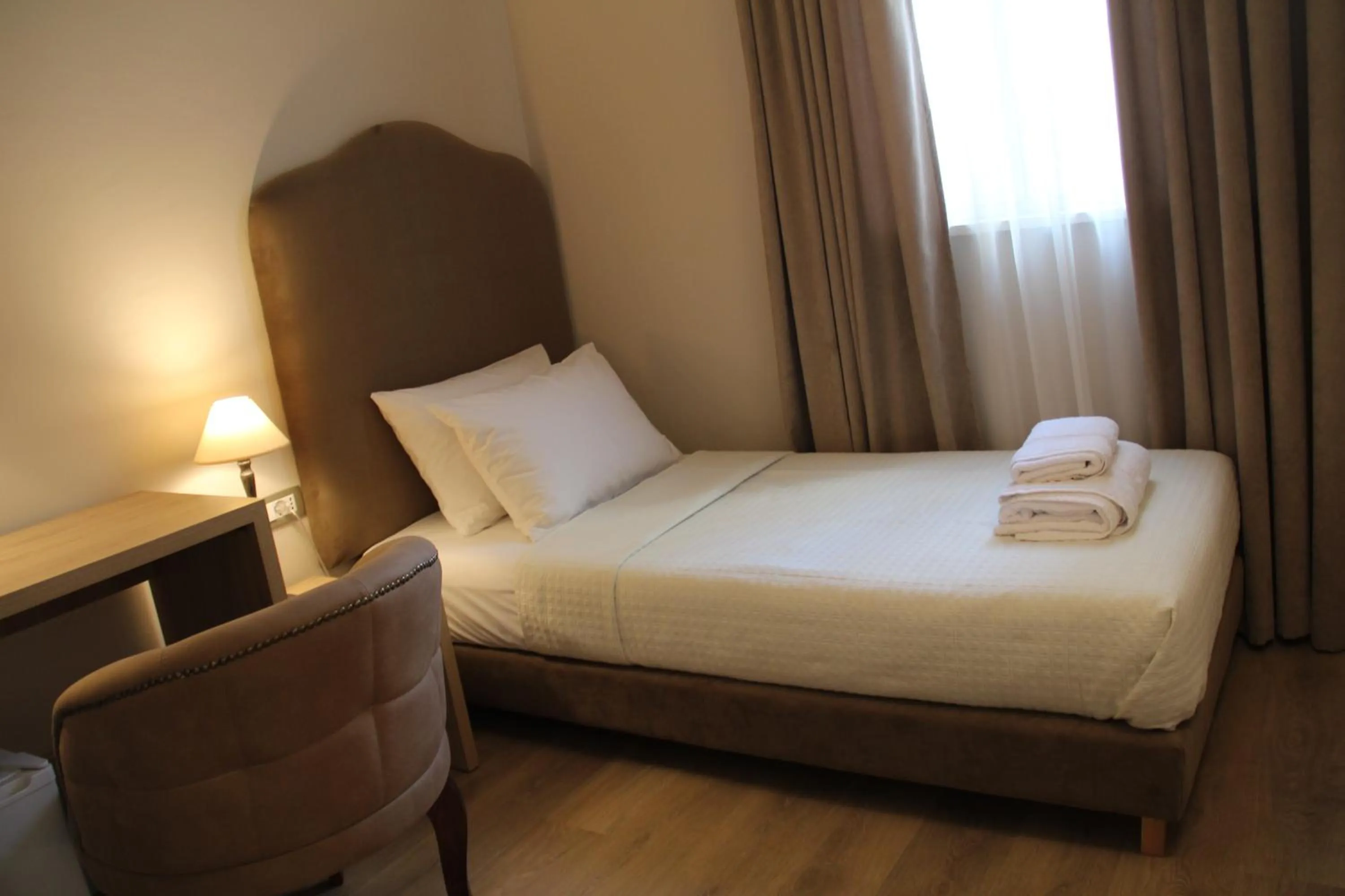 Bedroom, Bed in Hotel Hermes Tirana