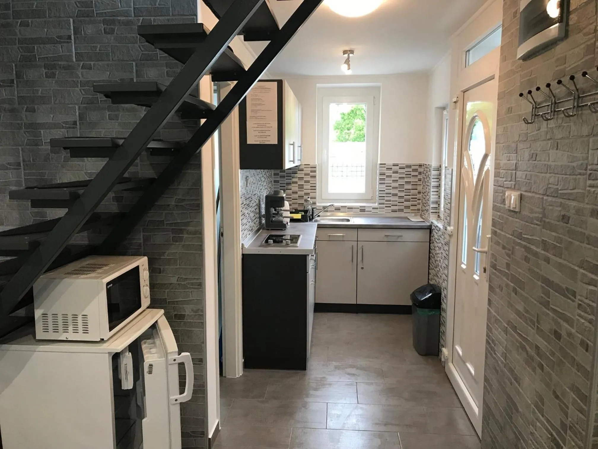 Kitchen or kitchenette in Heni Apartment