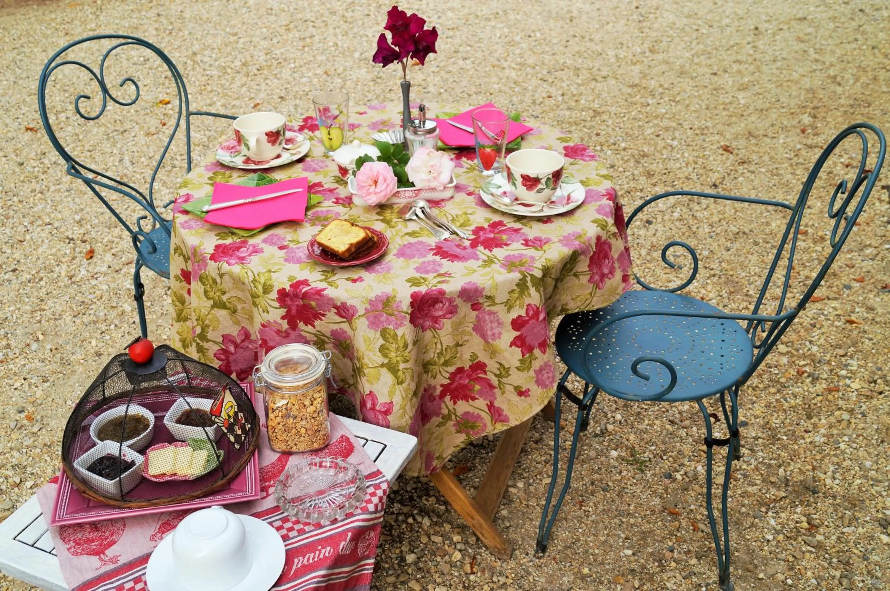 Buffet breakfast in Les Luz - Chambres d'hôtes