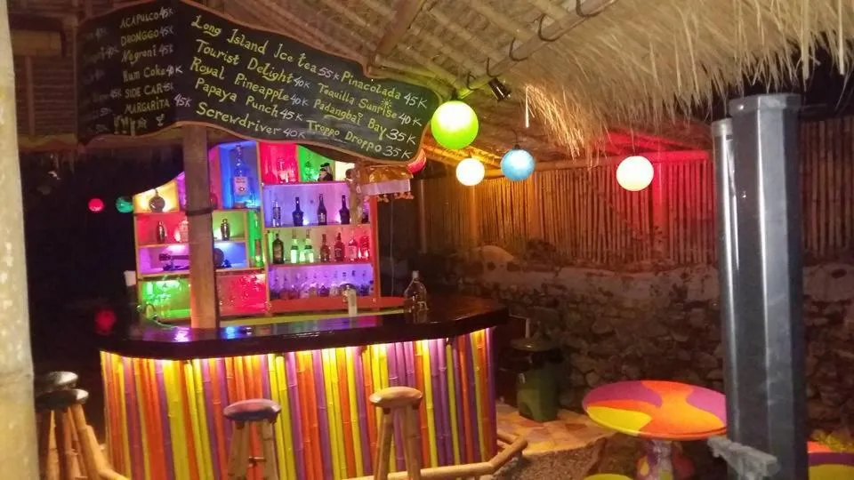 Lounge or bar in Topi inn