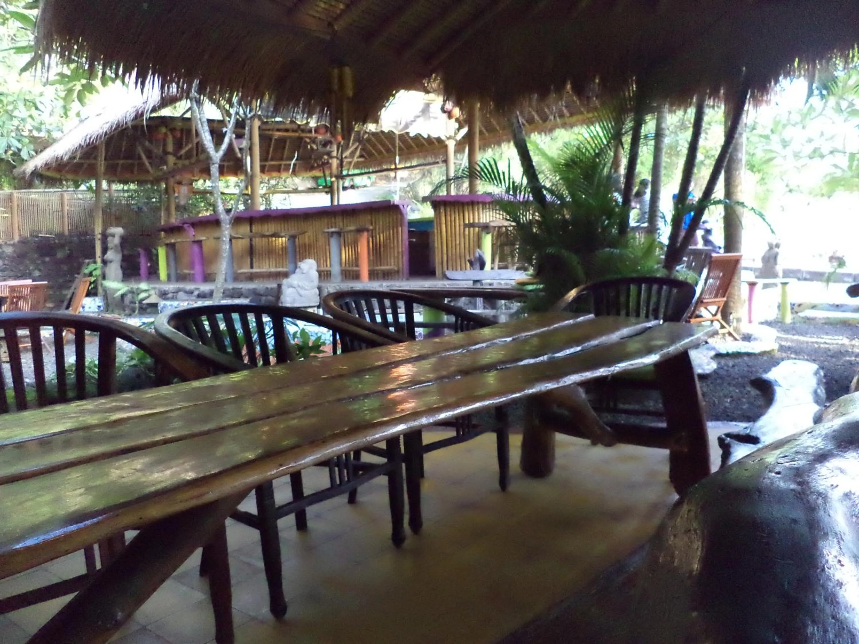 Restaurant/places to eat in Topi inn