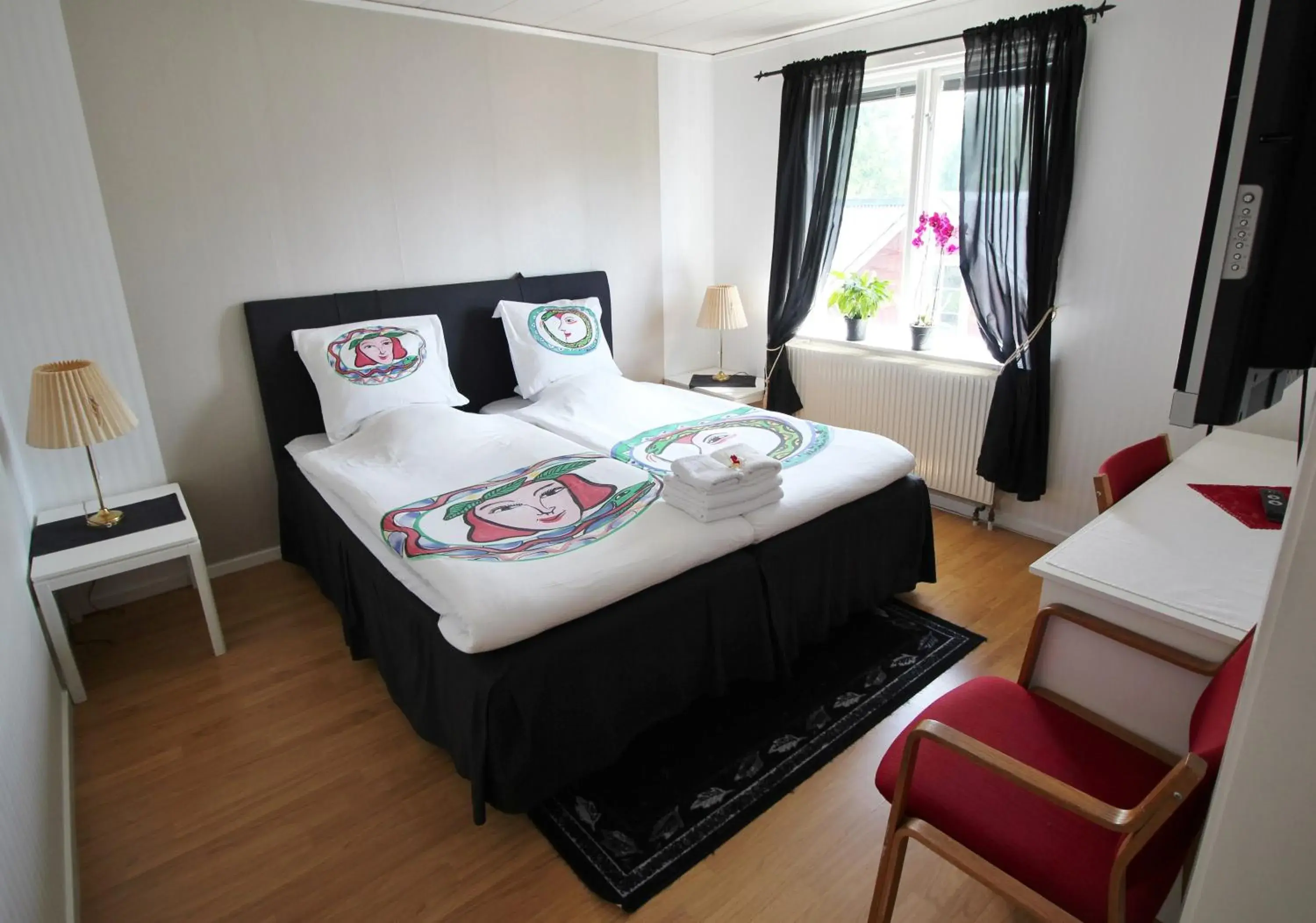 Double or Twin Room - single occupancy in Orrefors hotell & restaurang Double or Twin Room - single occupancy in Orrefors hotell & restaurang