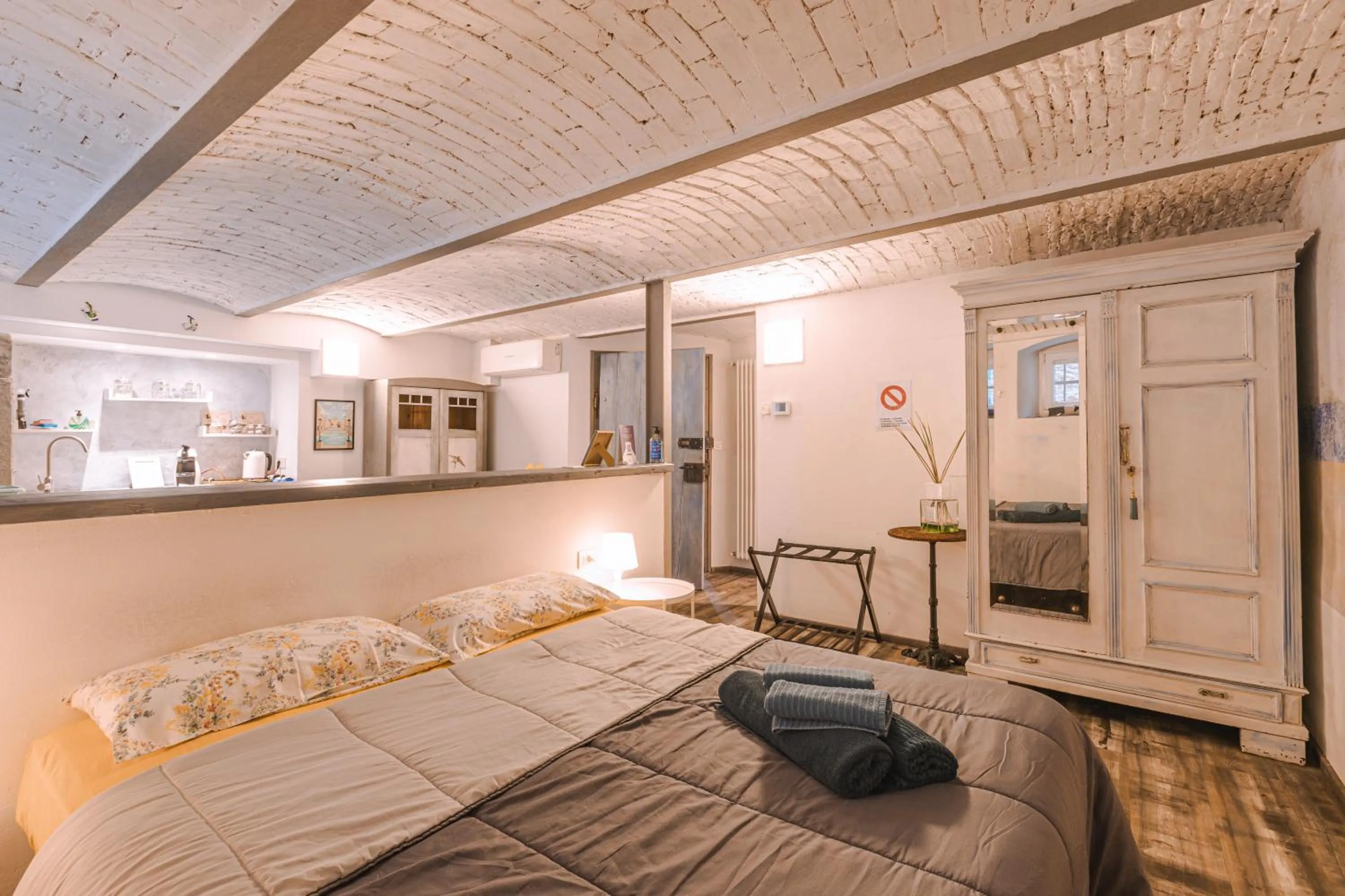 Bed in Trieste Art Loft