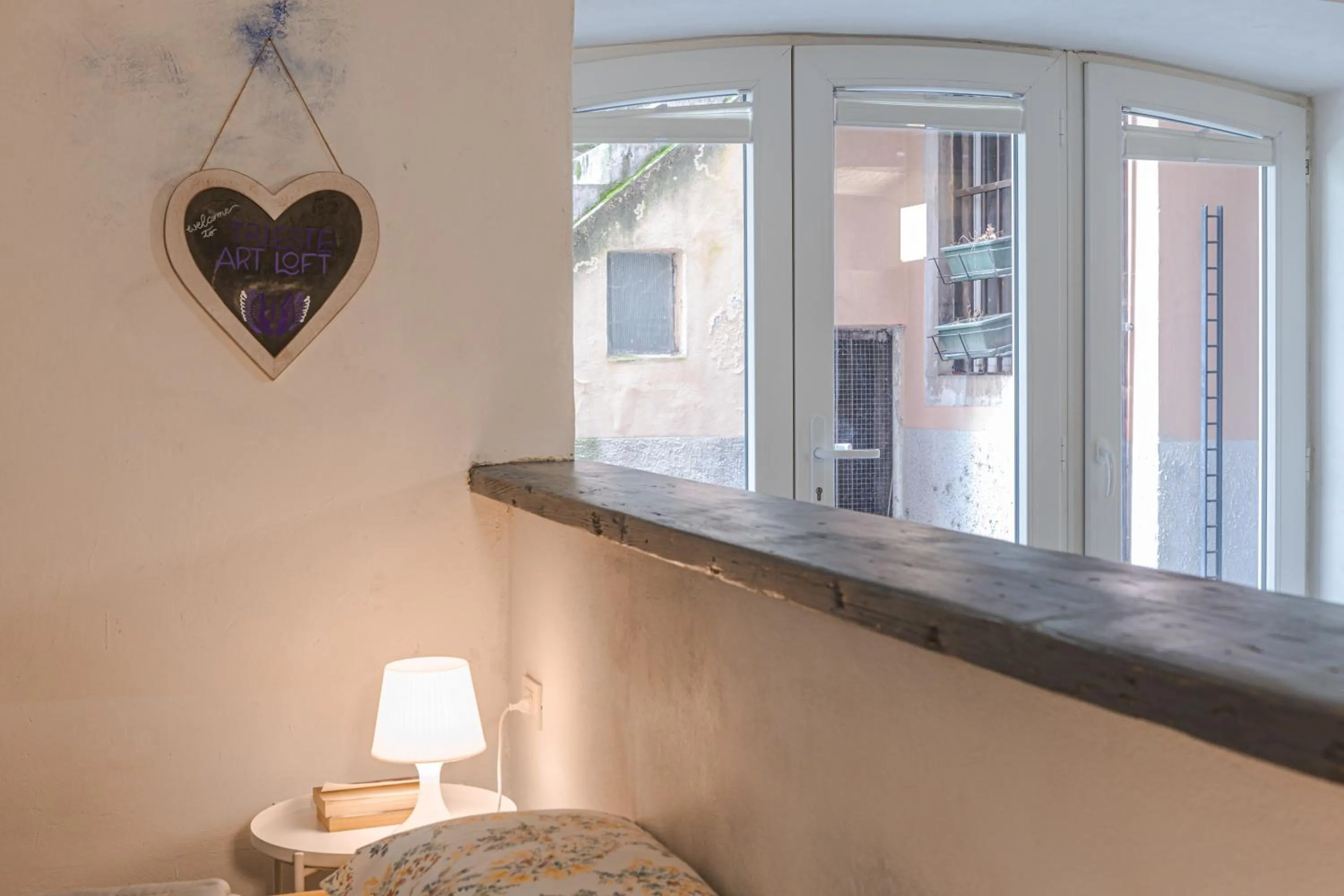 Bed in Trieste Art Loft