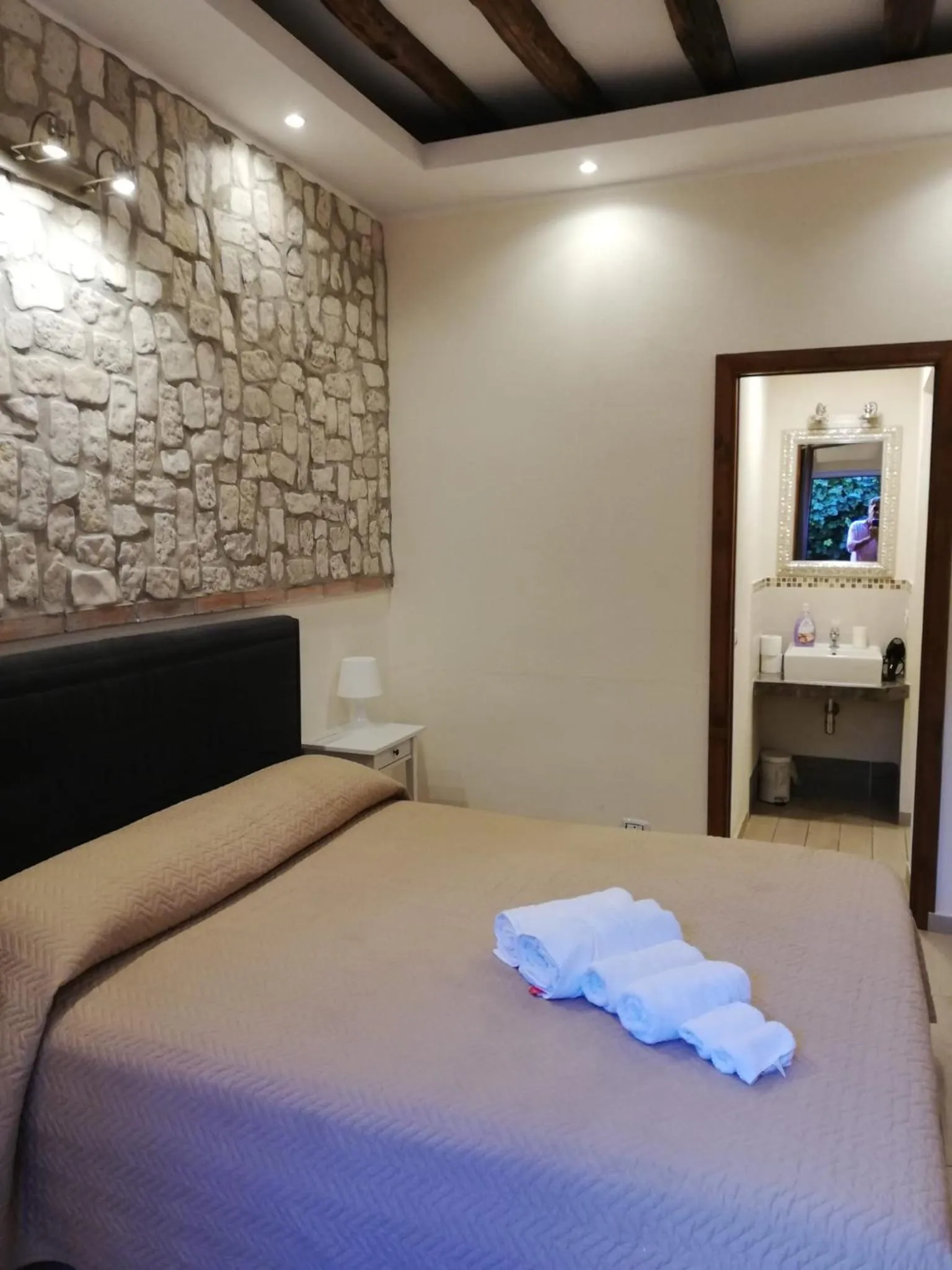 Bed in Villa Antonella rooms Mondello