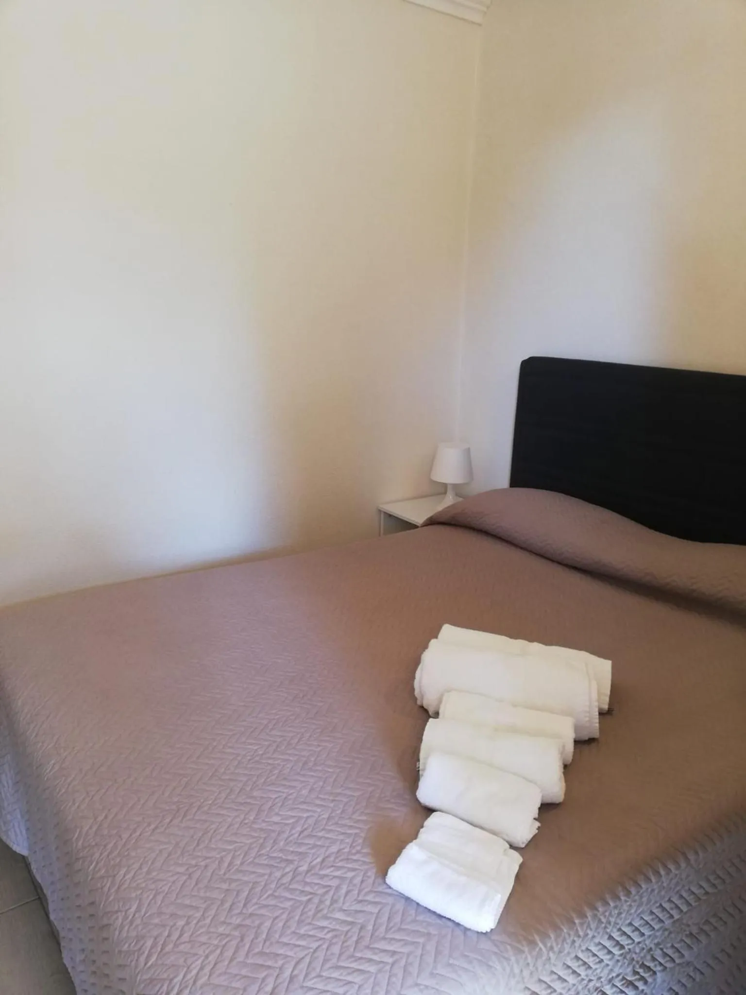 Bed in Villa Antonella rooms Mondello