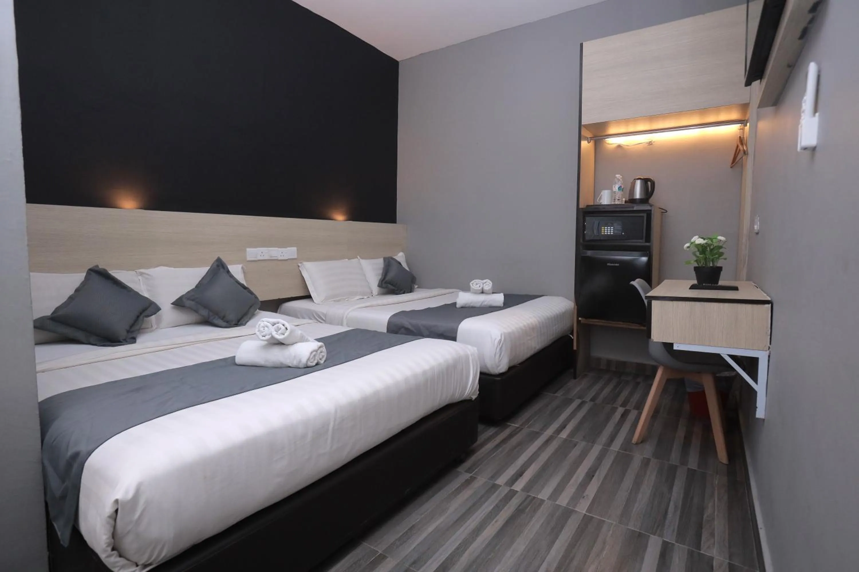 Bedroom, Bed in DJ Citi Inn Premier