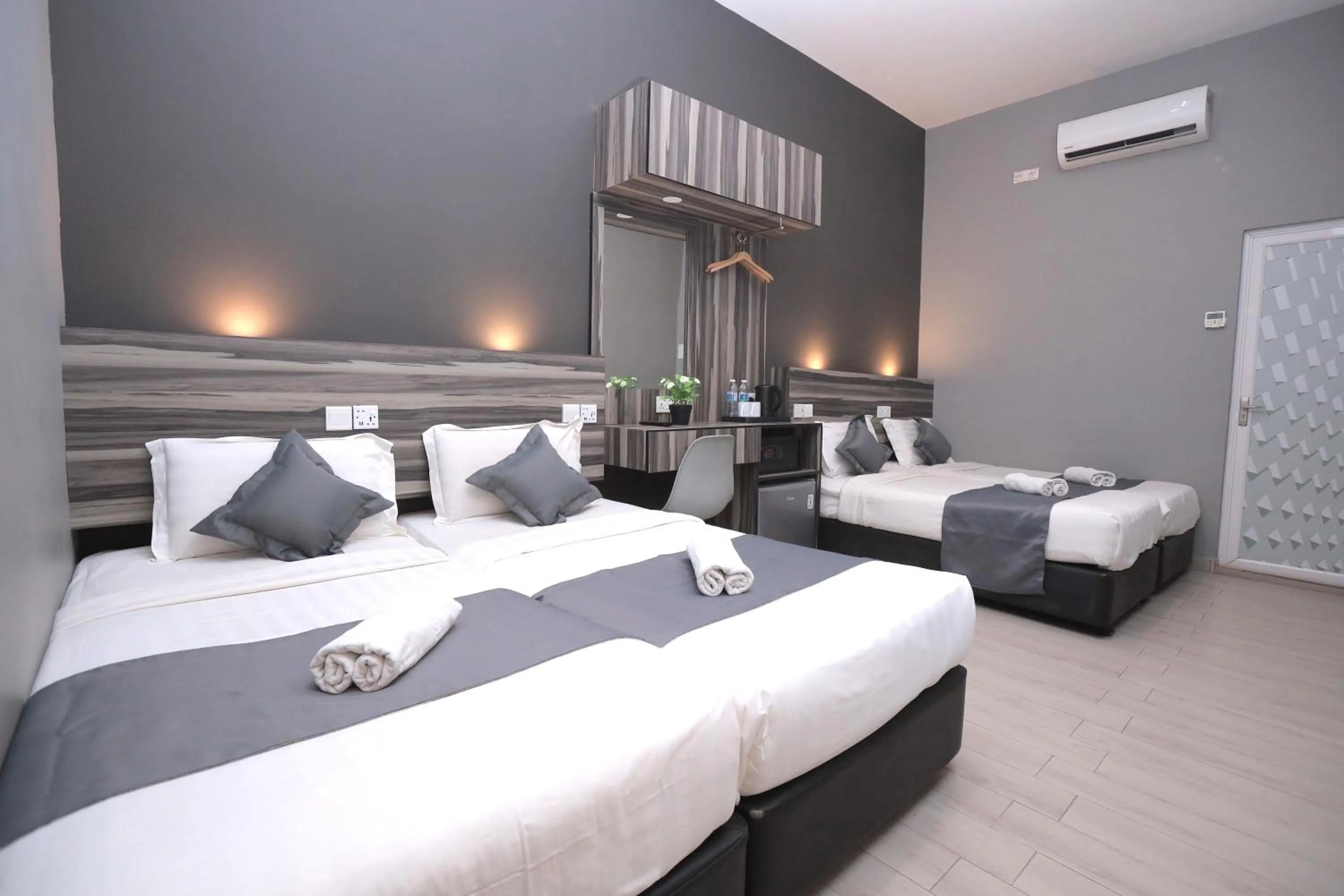 Bedroom, Bed in DJ Citi Inn Premier