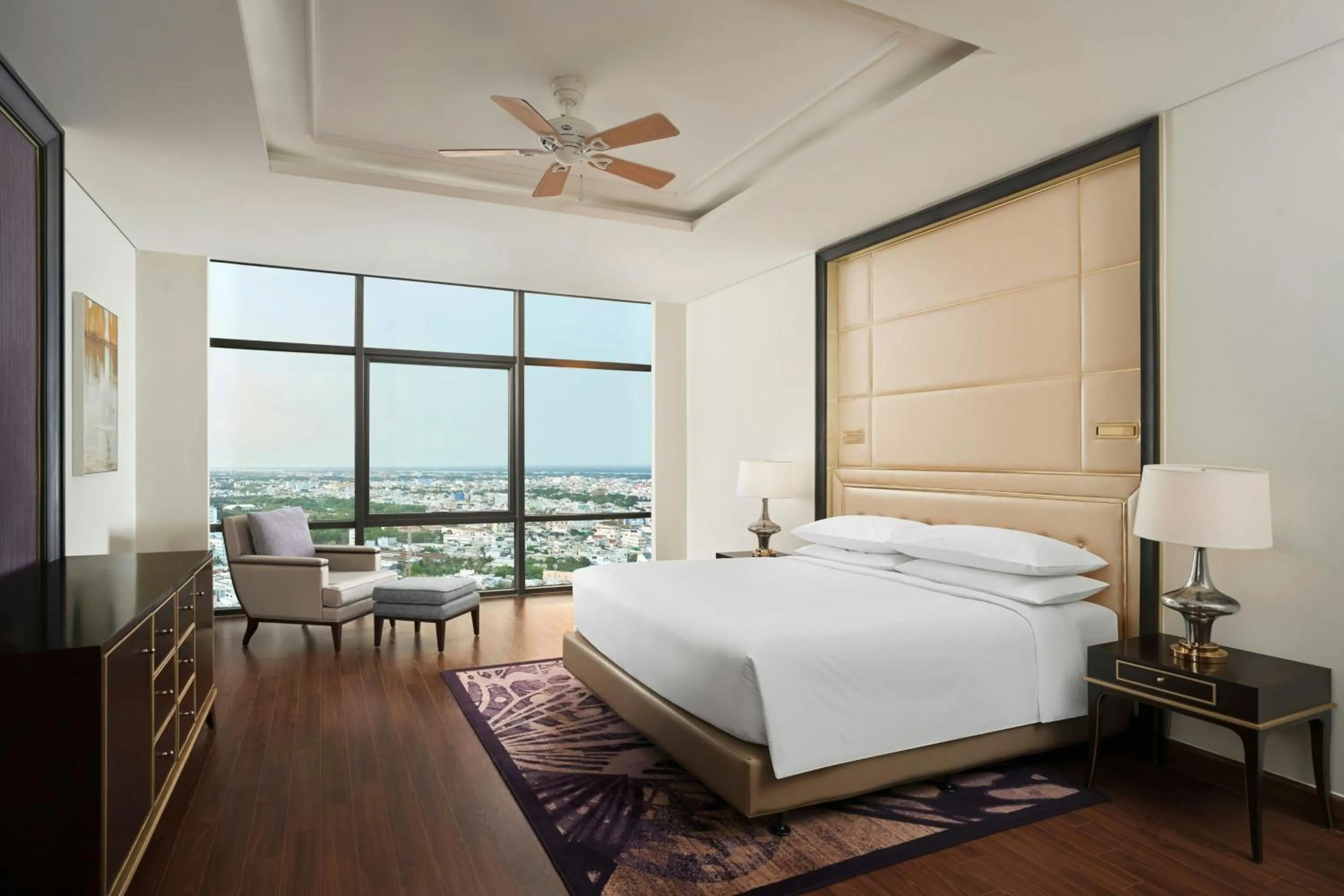 Photo of the whole room, Bed in Sheraton Can Tho