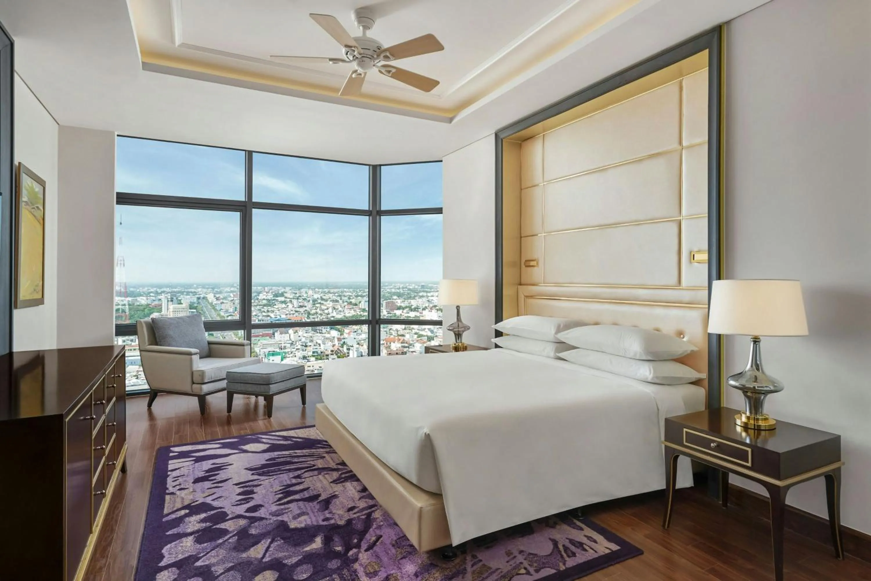 Photo of the whole room, Bed in Sheraton Can Tho