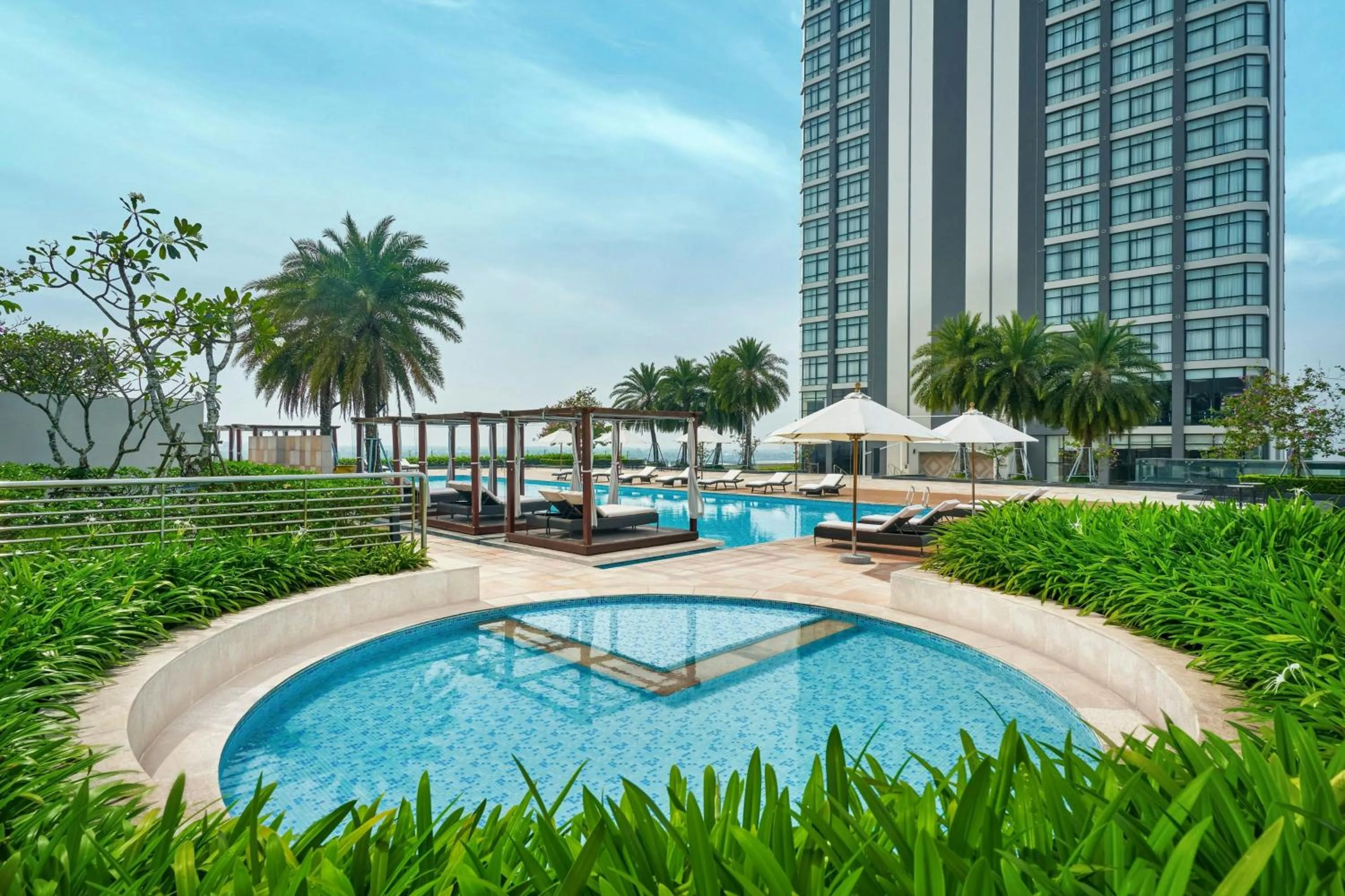 Swimming pool in Sheraton Can Tho