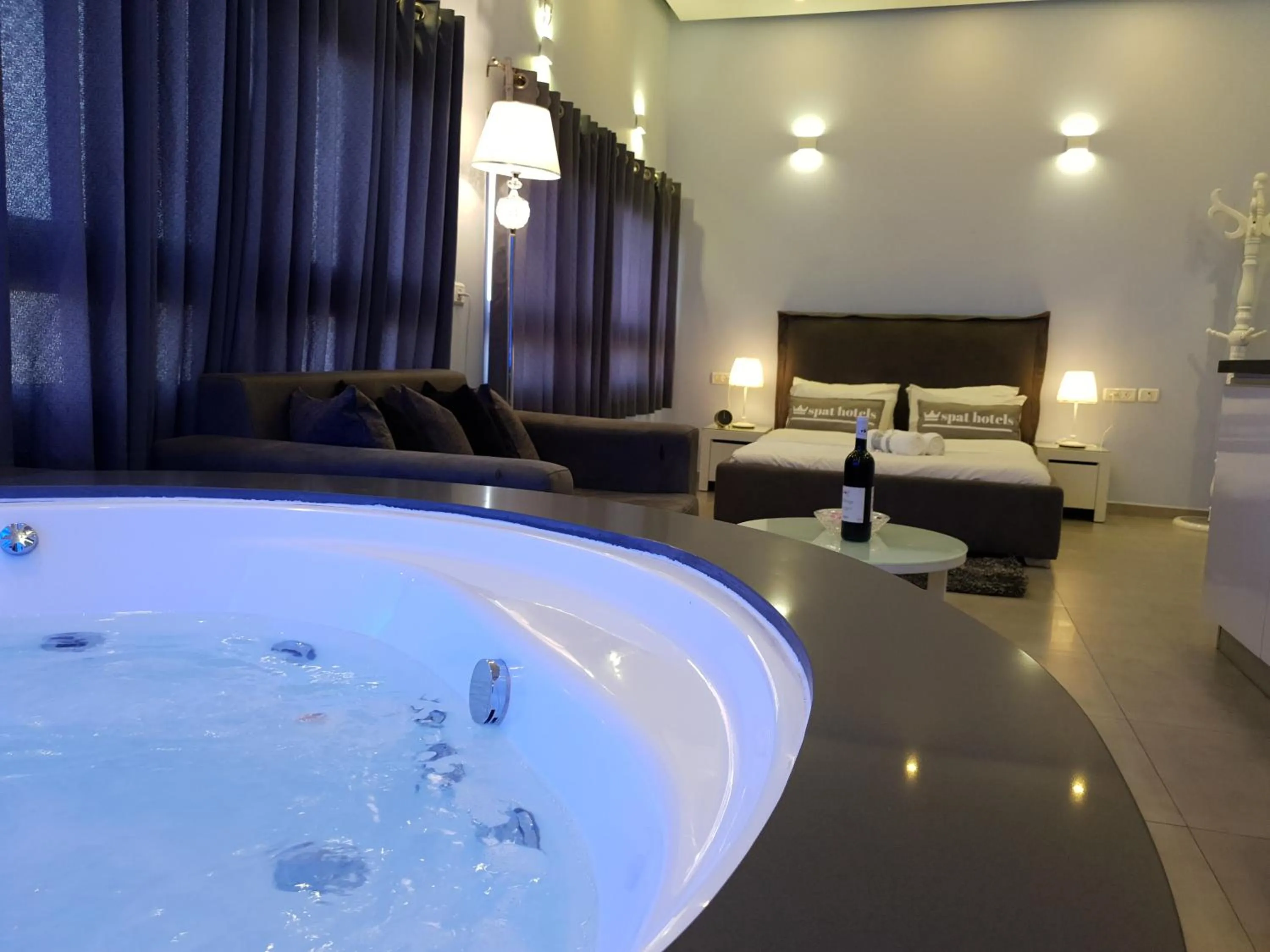 Photo of the whole room, Bed in Spat Hotel Ashdod