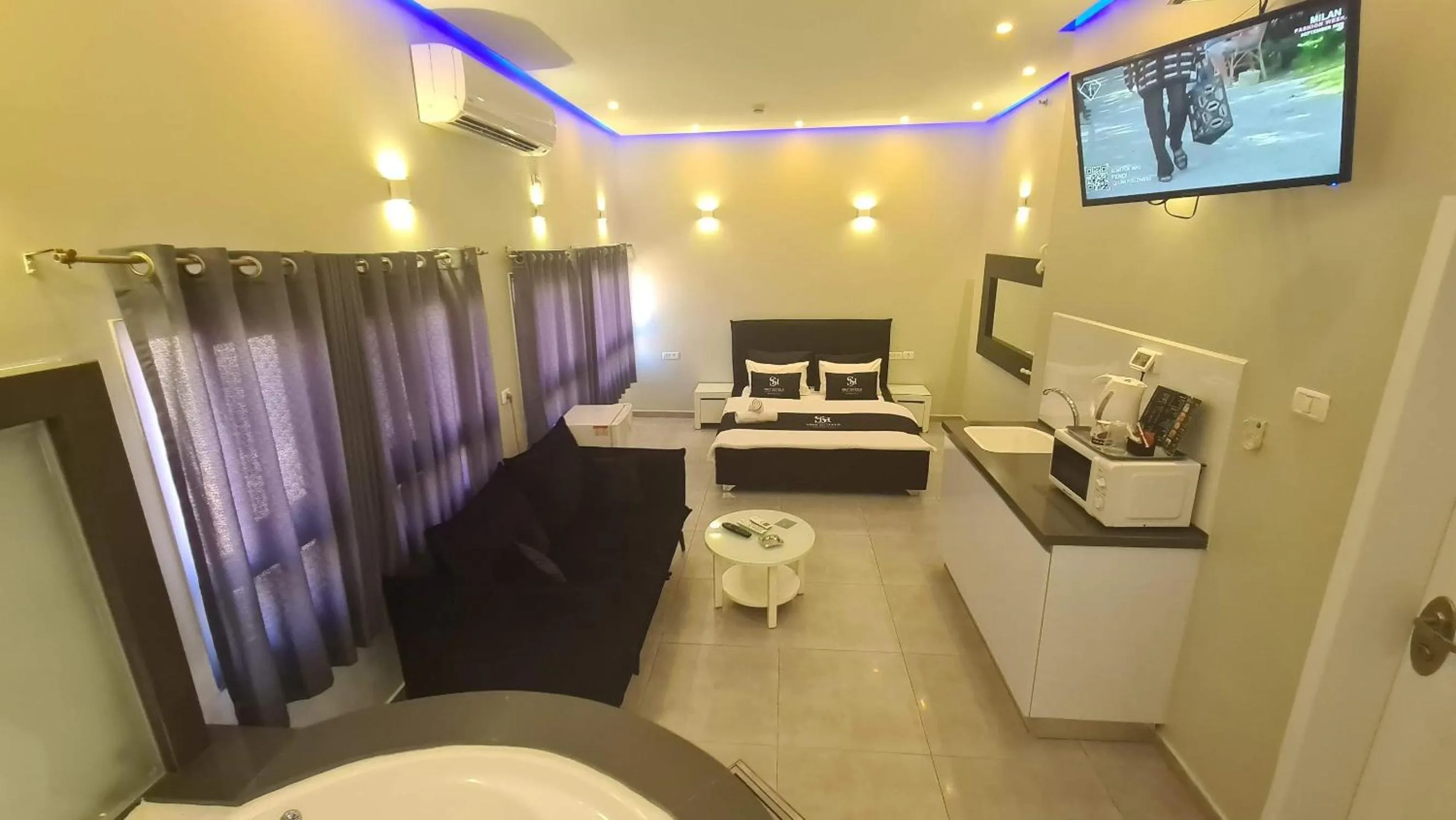 Kitchen or kitchenette in Spat Hotel Ashdod