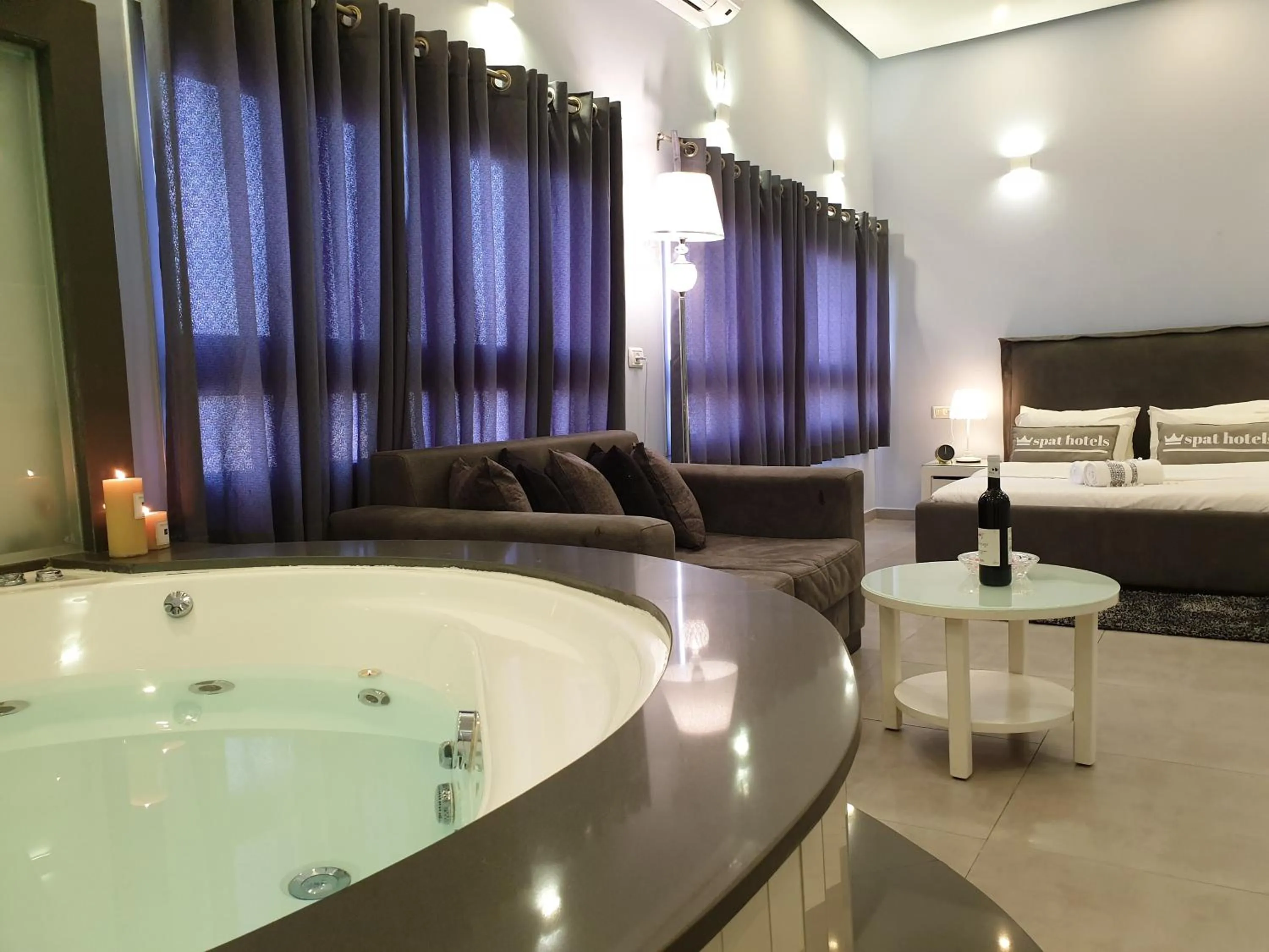 Photo of the whole room, Bed in Spat Hotel Ashdod