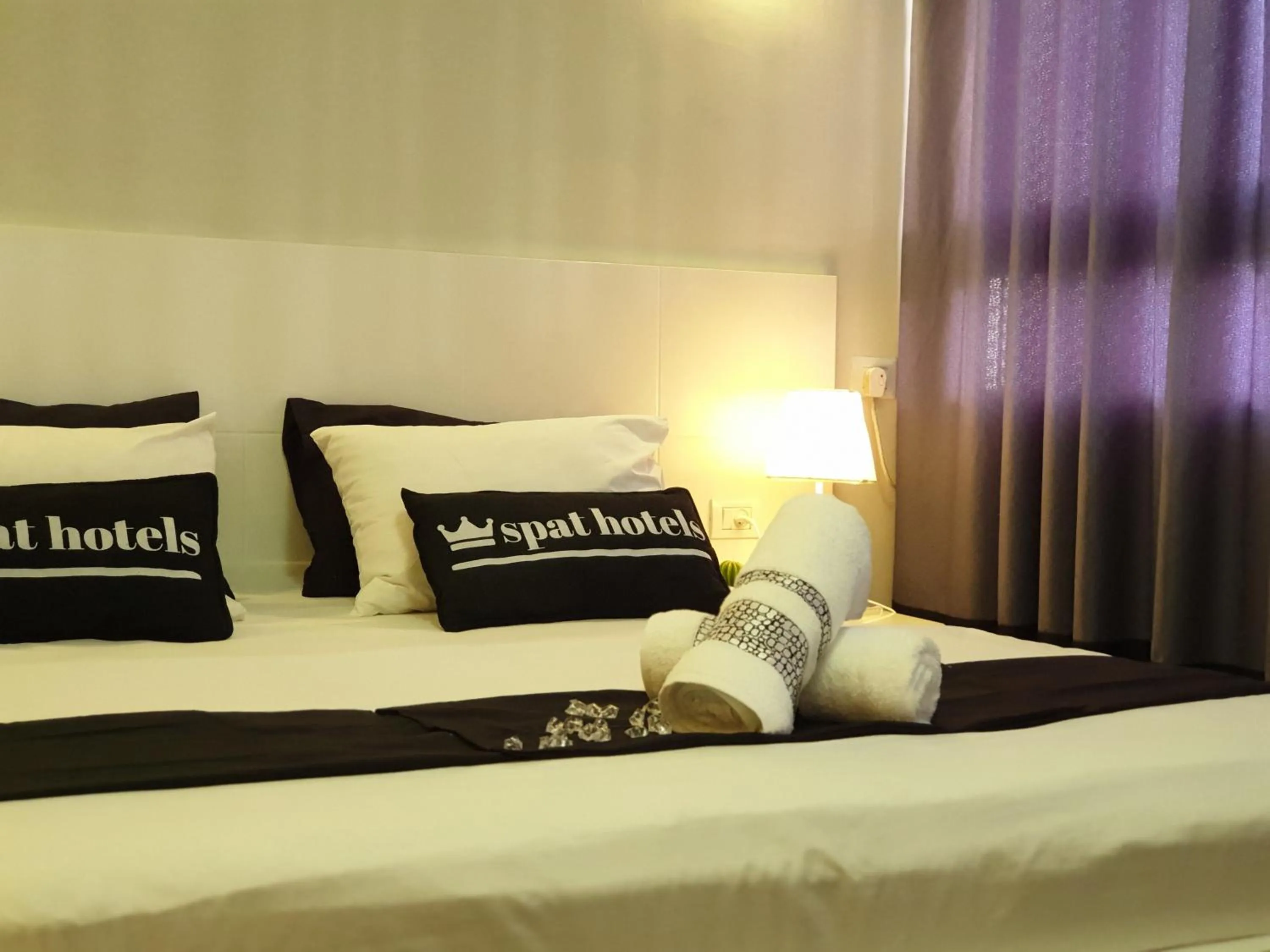 Photo of the whole room, Bed in Spat Hotel Ashdod