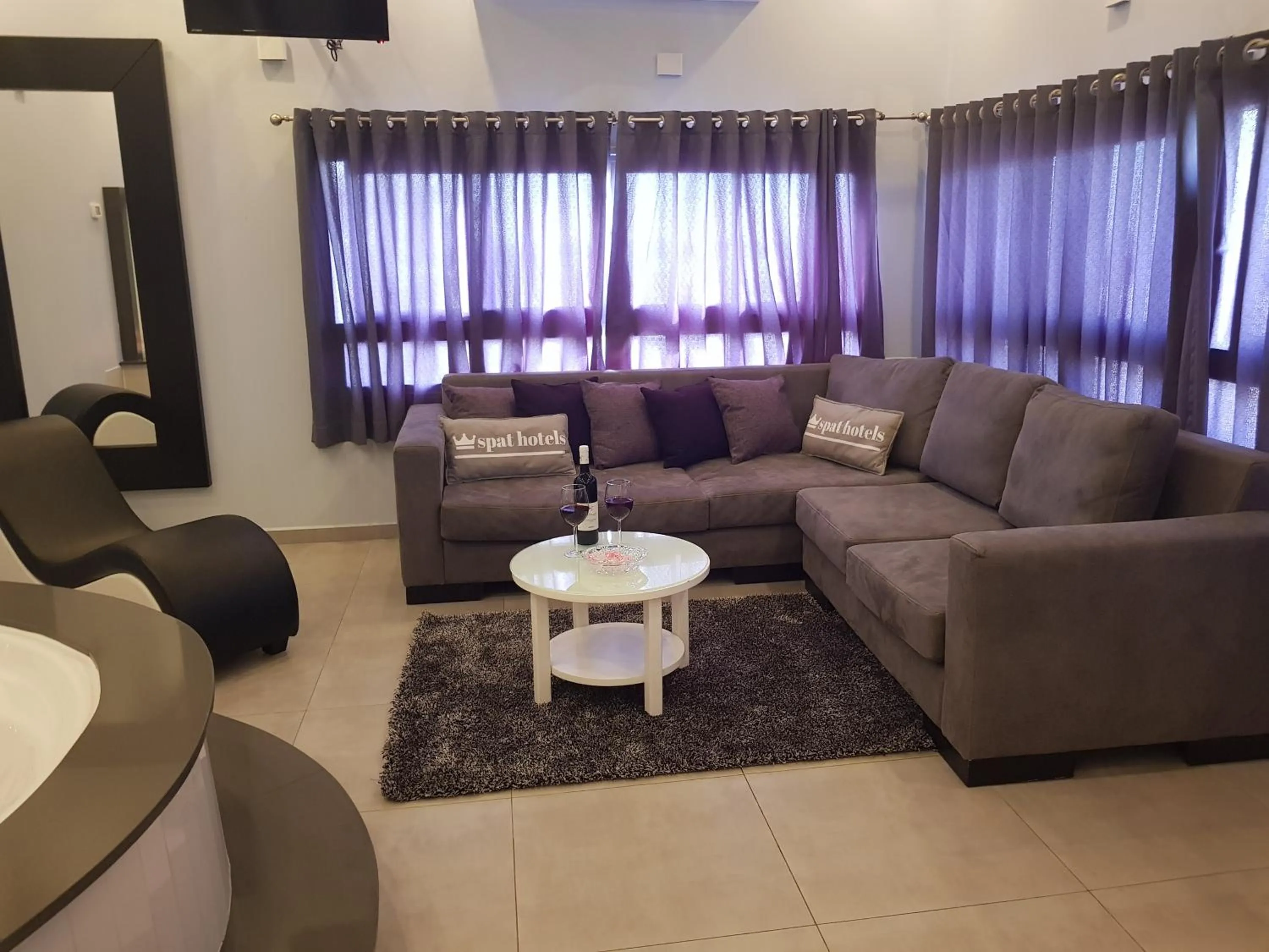 Photo of the whole room in Spat Hotel Ashdod