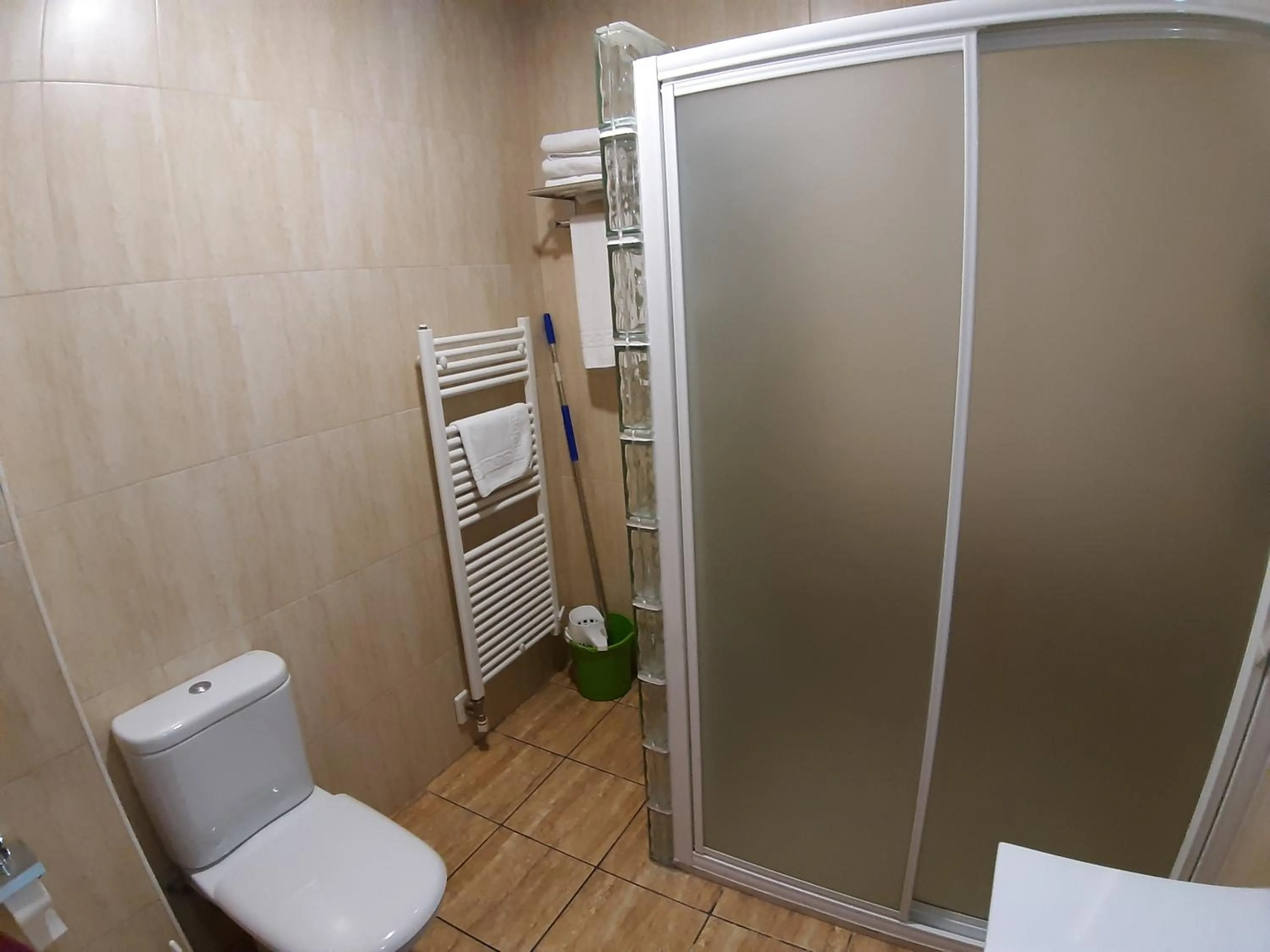 Shower in Apartamentos Mirador de Gúdar